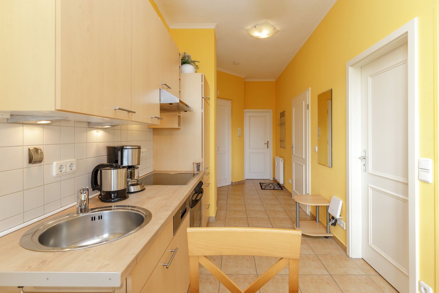 Apartmenthaus Atlantik Apartmenthaus Atlantik 004 Kühlungsborn - Küchenzeile mit Esstisch und Sitzgelegenheit