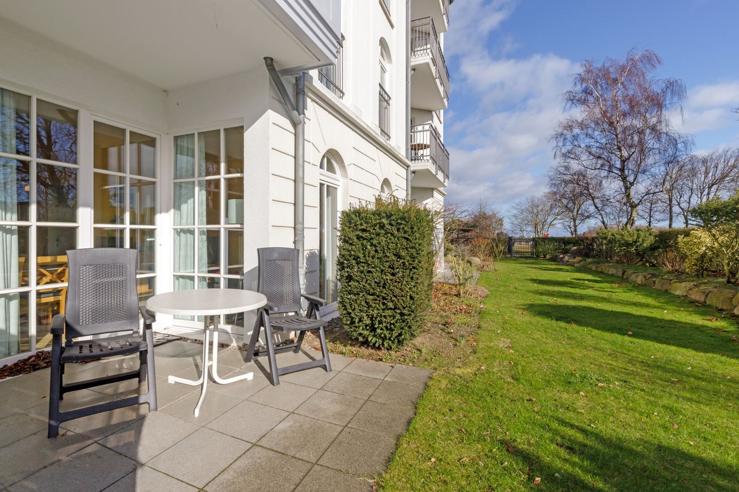 Apartmenthaus Atlantik Apartmenthaus Atlantik 004 Kühlungsborn - Terrasse mit Gartenmöbeln