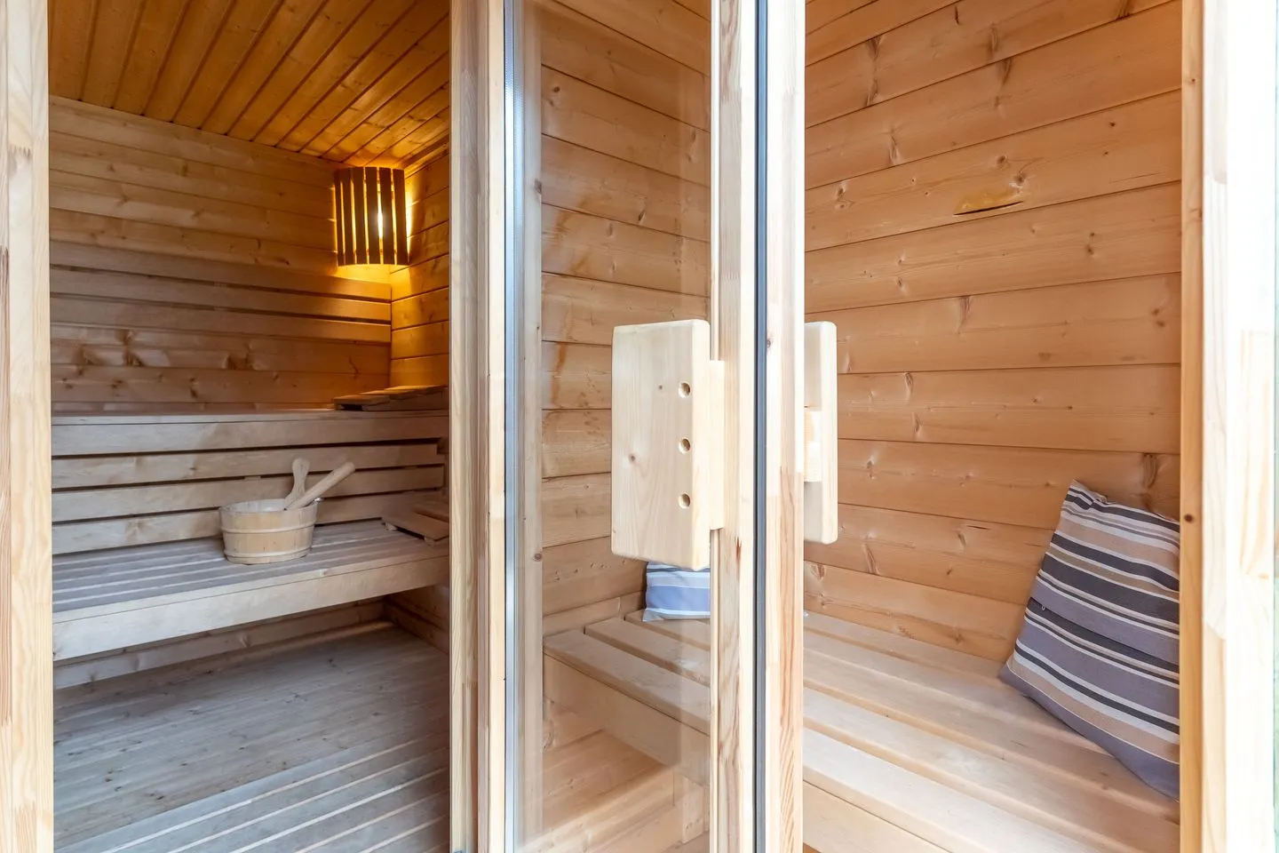 Dorf Domizil Reetdachhaus Strohhütte SPO Dorf - 