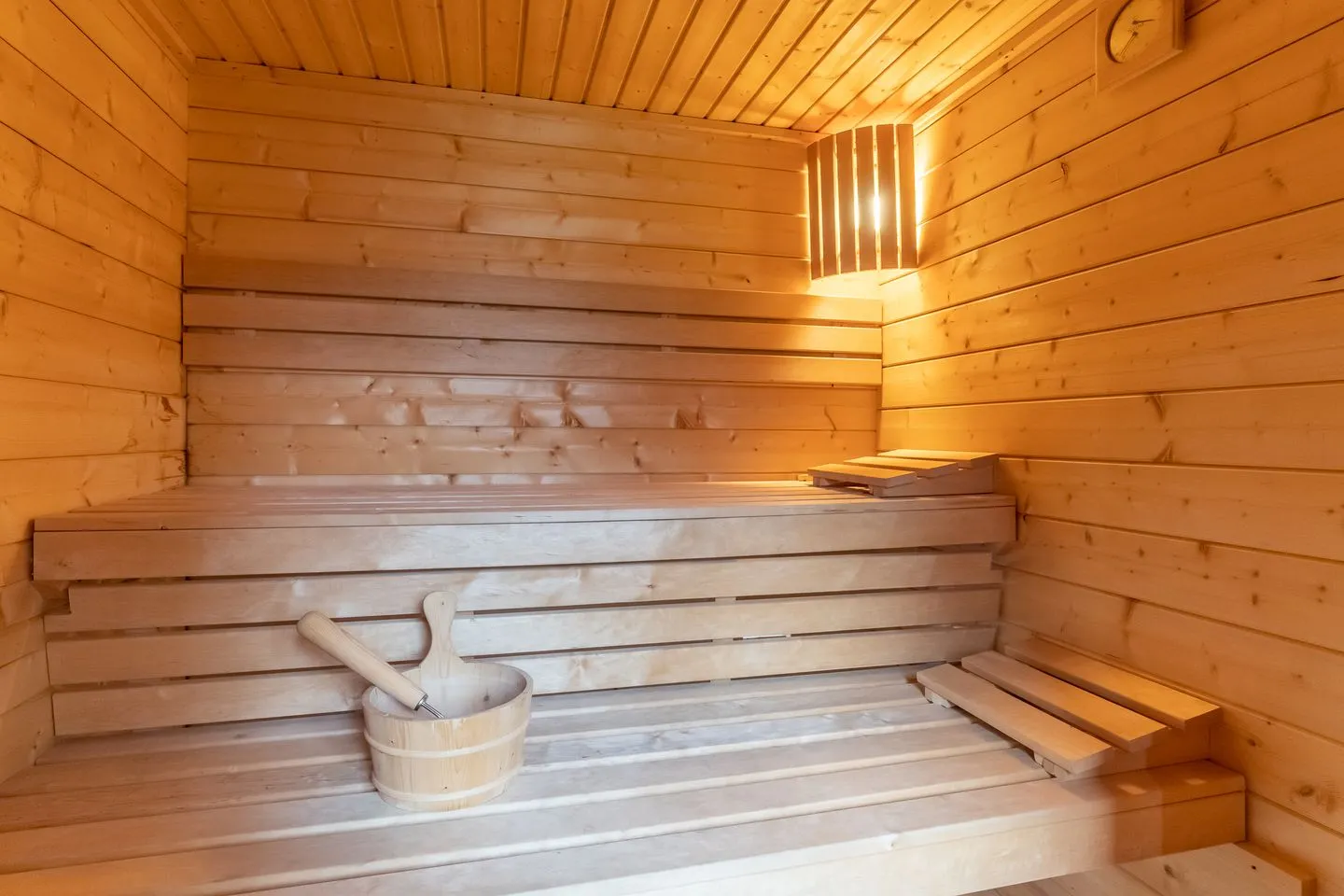 Dorf Domizil Reetdachhaus Strohhütte SPO Dorf - 