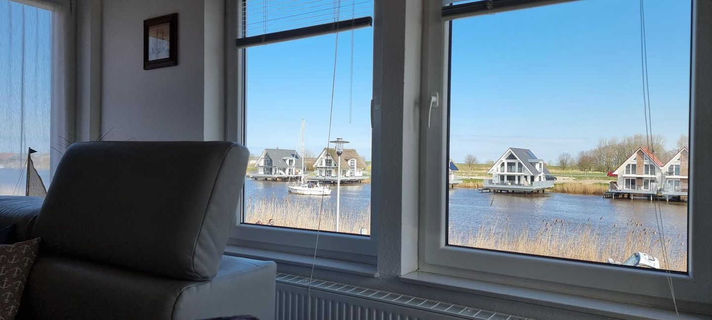  Ferienwohnung Am Yachthafen 100 Obergeschoss Harlesiel - 