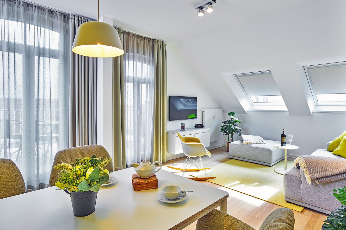 Lüttjeod Apartmentvilla Lüttjeod Apartmentvilla 15 Langeoog - Wohn-Essbereich mit Esstisch und Sitzgelegenheit