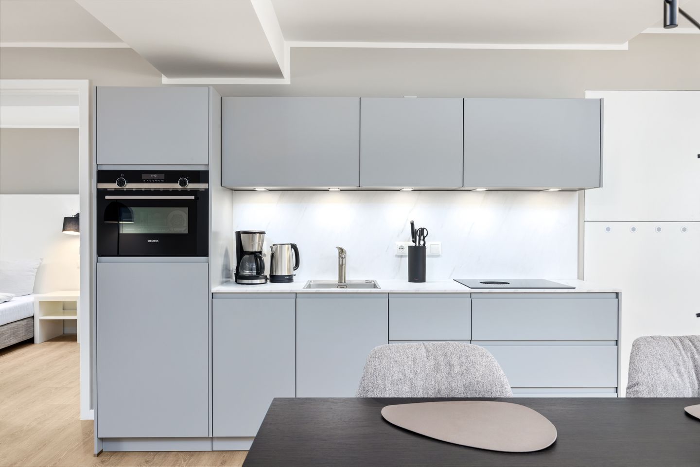 Strandresidenzen Binz-Prora Strandresidenzen Binz-Prora D1.1 Rügen - Wohn-Essbereich mit Küchenzeile