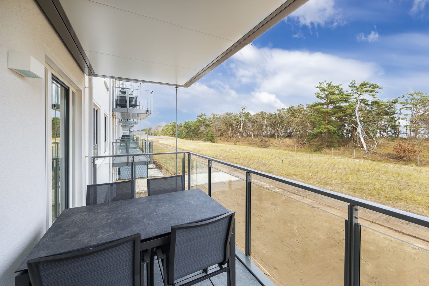 Strandresidenzen Binz-Prora Strandresidenzen Binz-Prora D1.1 Rügen - Überdachter Balkon mit Sitzgelegenheit