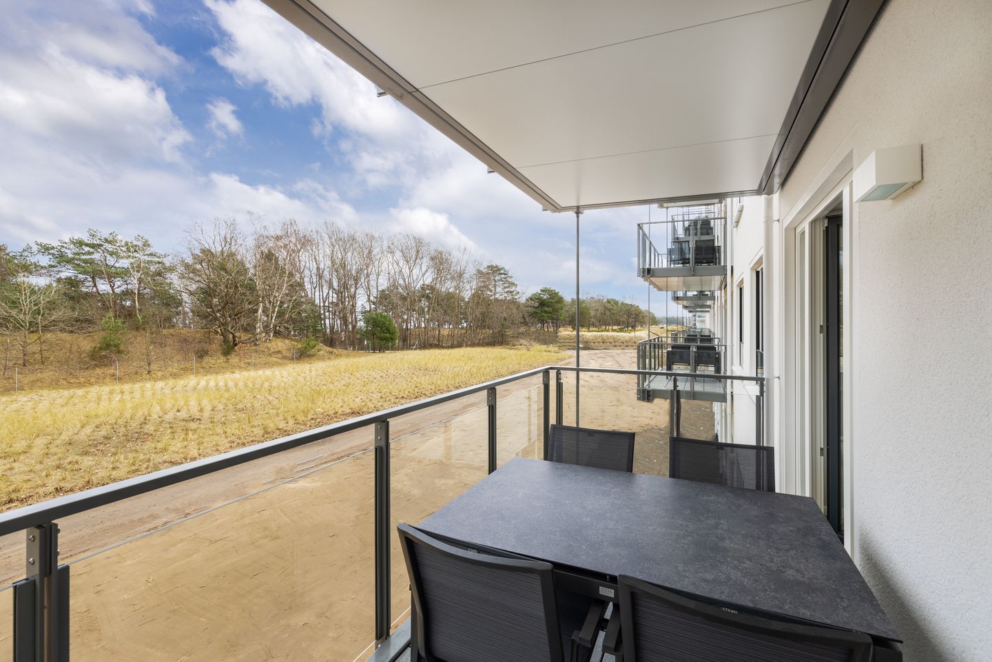 Strandresidenzen Binz-Prora Strandresidenzen Binz-Prora D1.1 Rügen - Überdachter Balkon mit Sitzgelegenheit