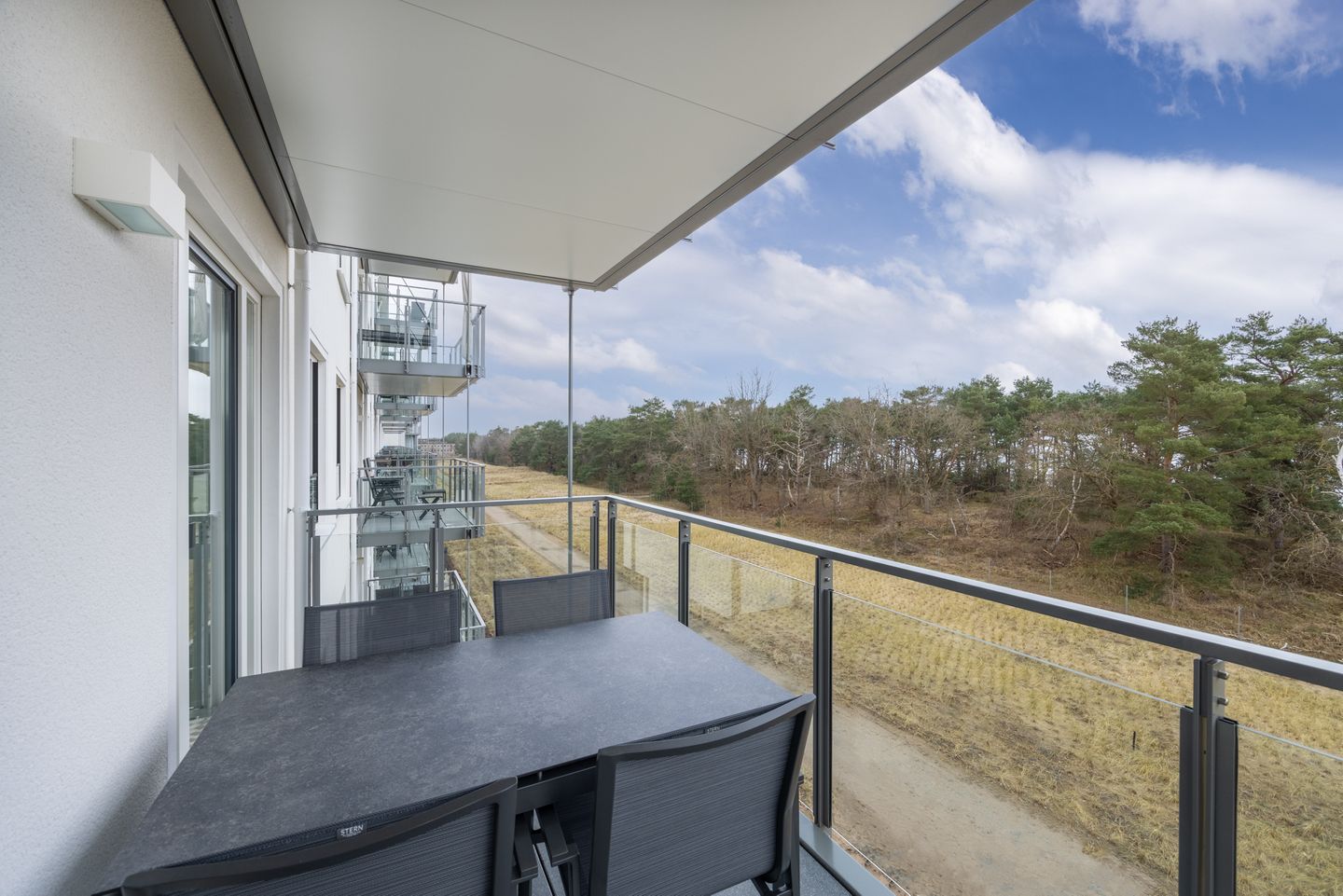 Strandresidenzen Binz-Prora Strandresidenzen Binz-Prora D3.1 Rügen - Überdachter Balkon mit Sitzgelegenheit