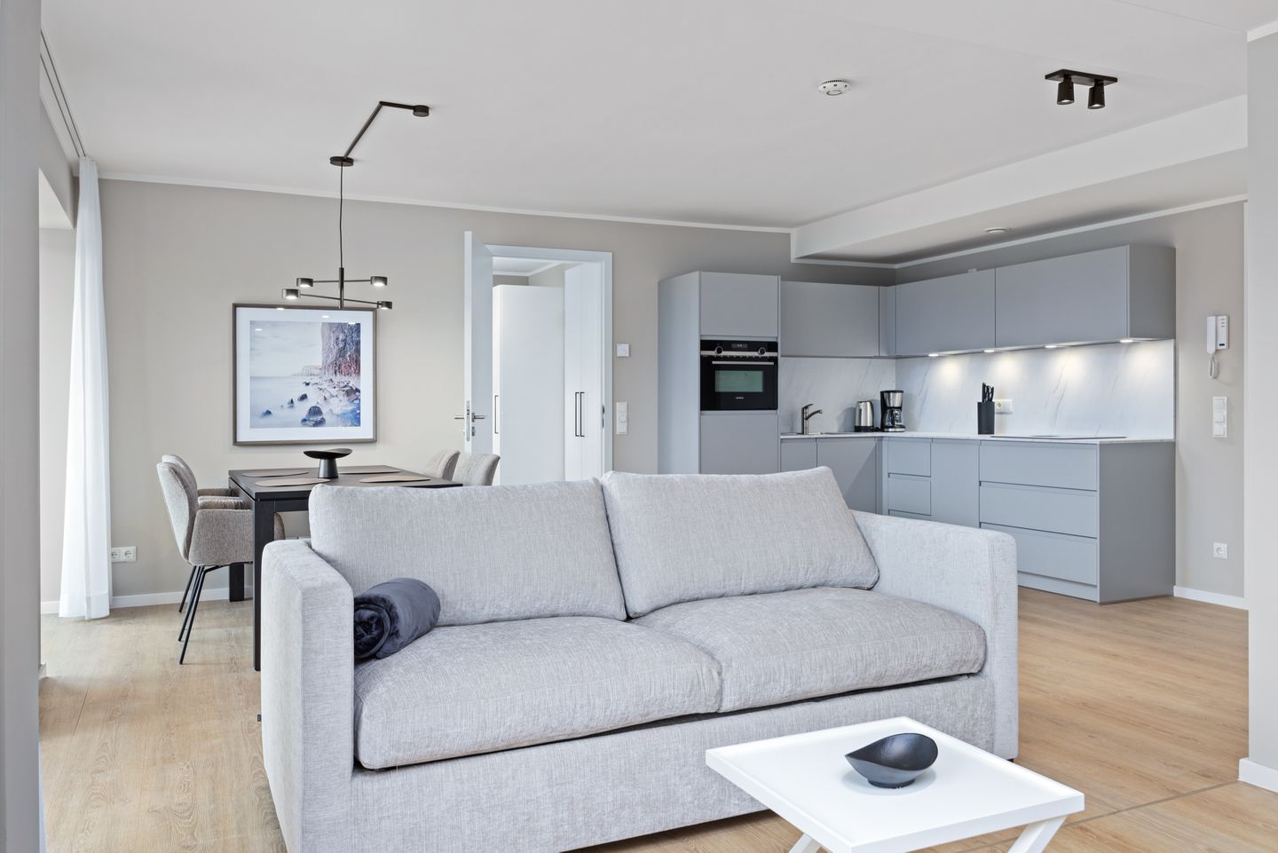 Strandresidenzen Binz-Prora Strandresidenzen Binz-Prora D3.4 Rügen - Wohn-Essbereich mit Couch