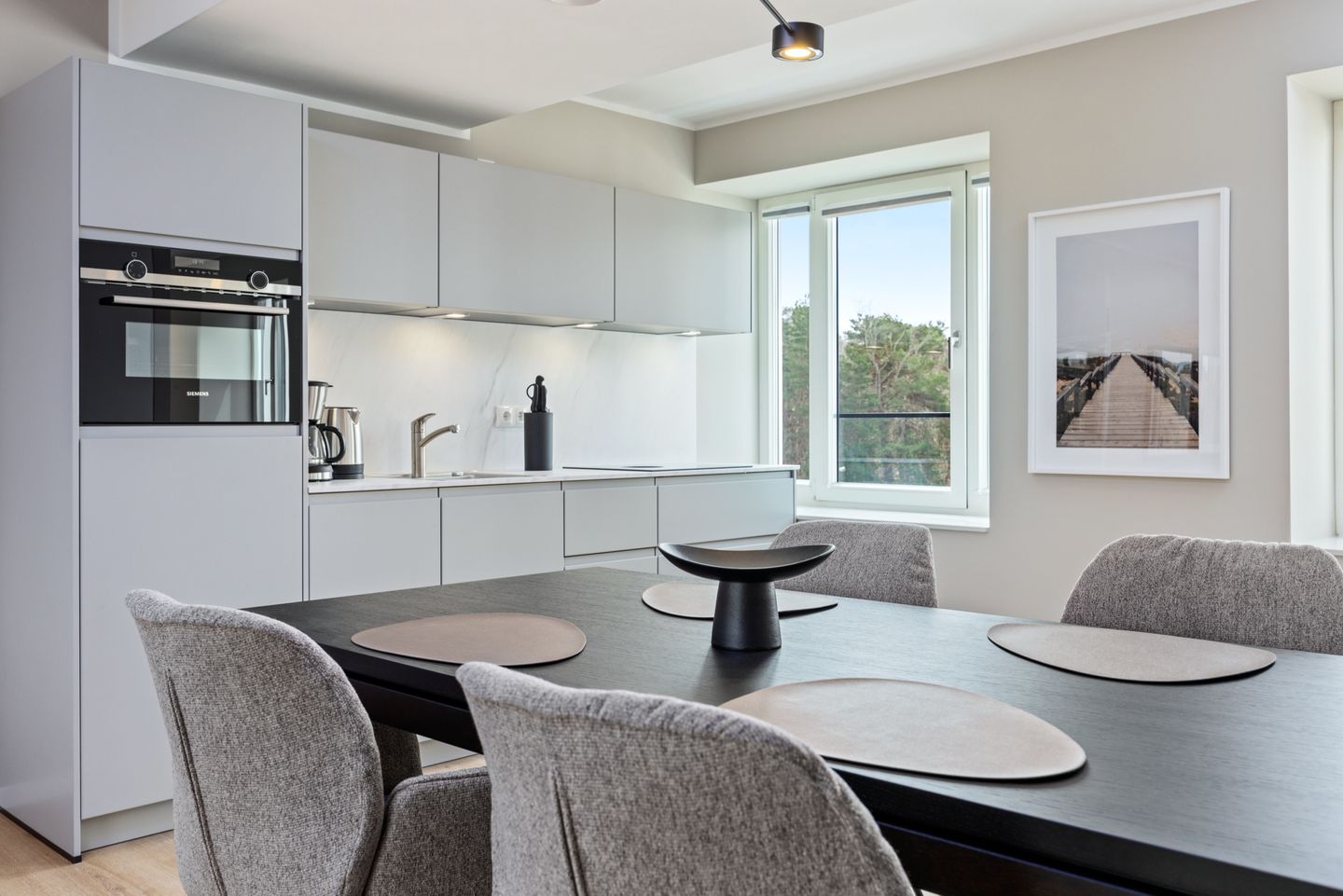 Strandresidenzen Binz-Prora Strandresidenzen Binz-Prora D3.5 Rügen - Wohn-Essbereich mit Küchenzeile