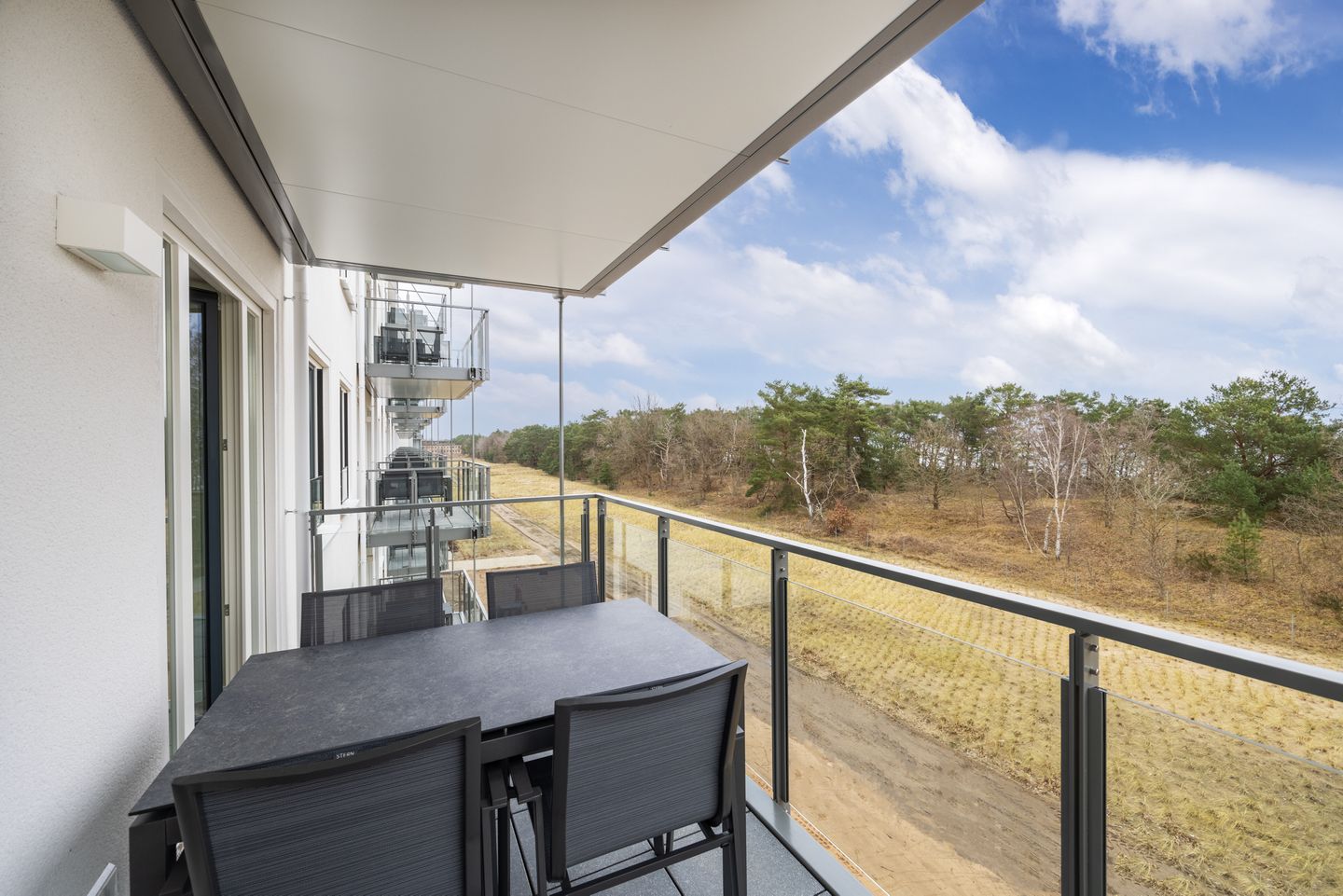 Strandresidenzen Binz-Prora Strandresidenzen Binz-Prora D3.5 Rügen - Überdachter Balkon mit Sitzgelegenheit