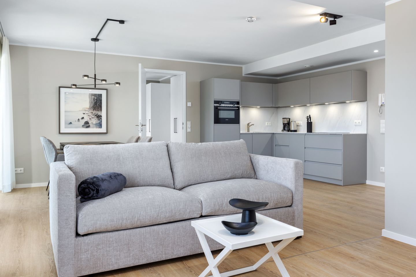 Strandresidenzen Binz-Prora Strandresidenzen Binz-Prora D4.4 Rügen - Wohn-Essbereich mit Couch