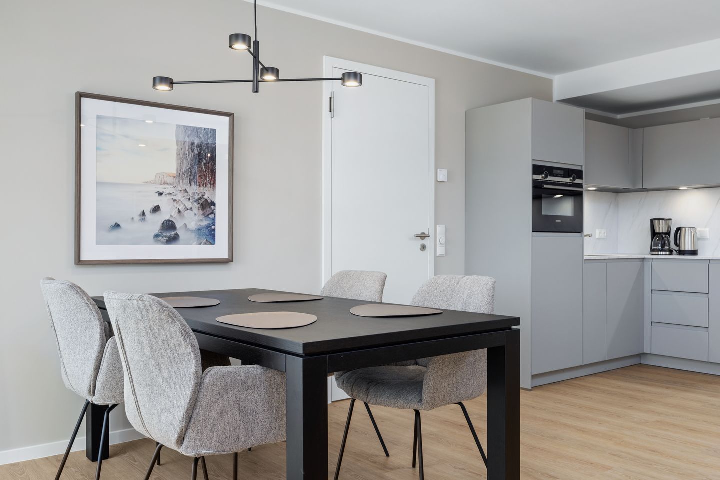 Strandresidenzen Binz-Prora Strandresidenzen Binz-Prora D4.4 Rügen - Wohn-Essbereich mit Couch