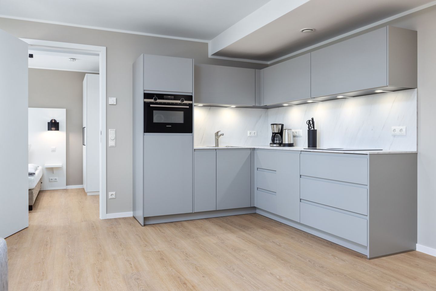 Strandresidenzen Binz-Prora Strandresidenzen Binz-Prora D4.4 Rügen - Wohn-Essbereich mit Küchenzeile