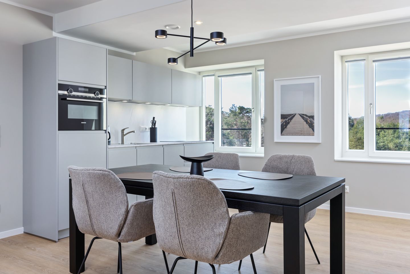 Strandresidenzen Binz-Prora Strandresidenzen Binz-Prora D4.5 Rügen - Wohn-Essbereich mit Couch