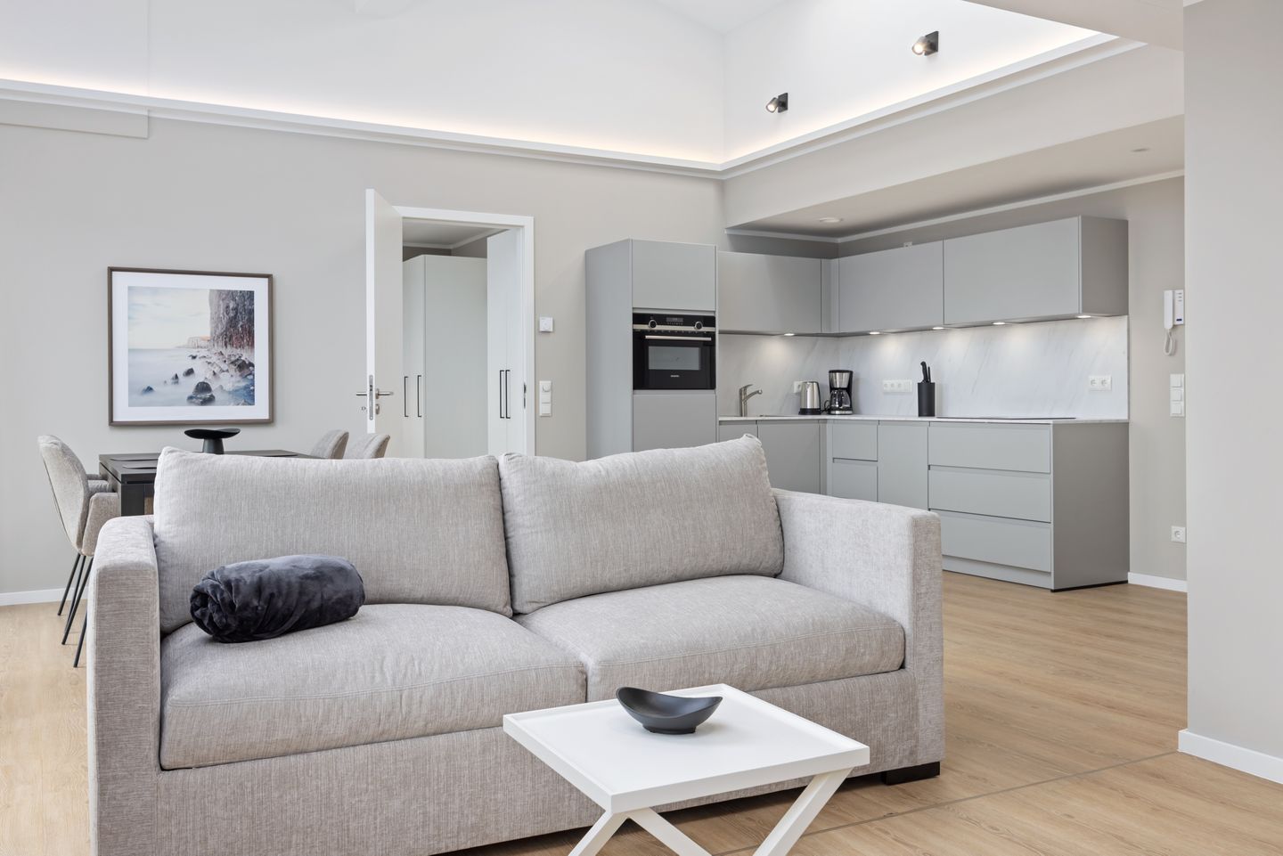 Strandresidenzen Binz-Prora Strandresidenzen Binz-Prora D5.4 Rügen - Wohn-Essbereich mit Couch