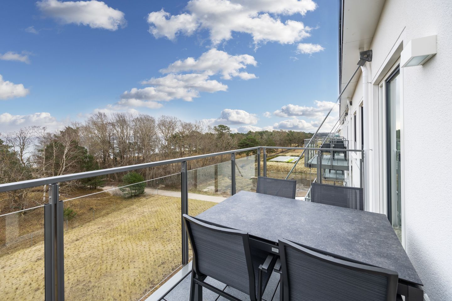 Strandresidenzen Binz-Prora Strandresidenzen Binz-Prora D5.4 Rügen - Balkon mit Gartenmöbeln