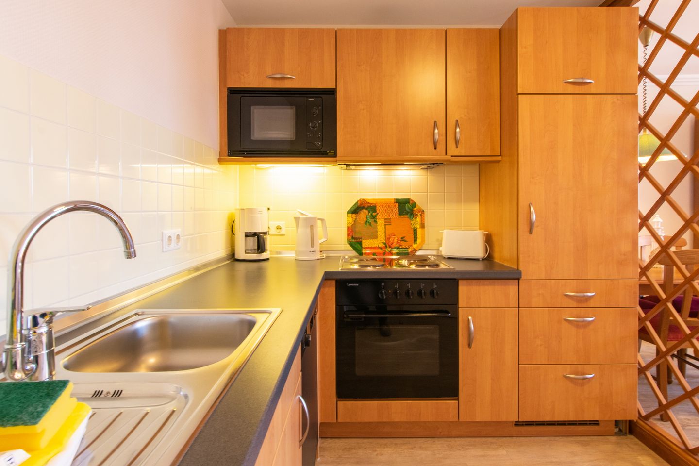 Seehof Seehof 122 Usedom - Küchenzeile mit Esstisch und Sitzgelegenheit