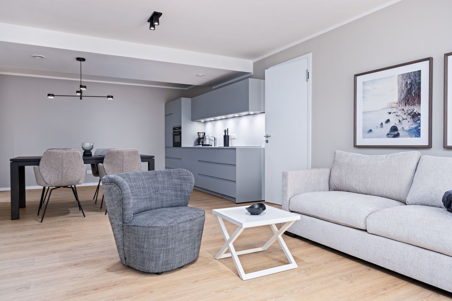 Strandresidenzen Binz-Prora Strandresidenzen Binz-Prora D1.2 Rügen - Wohn-Essbereich mit Couch