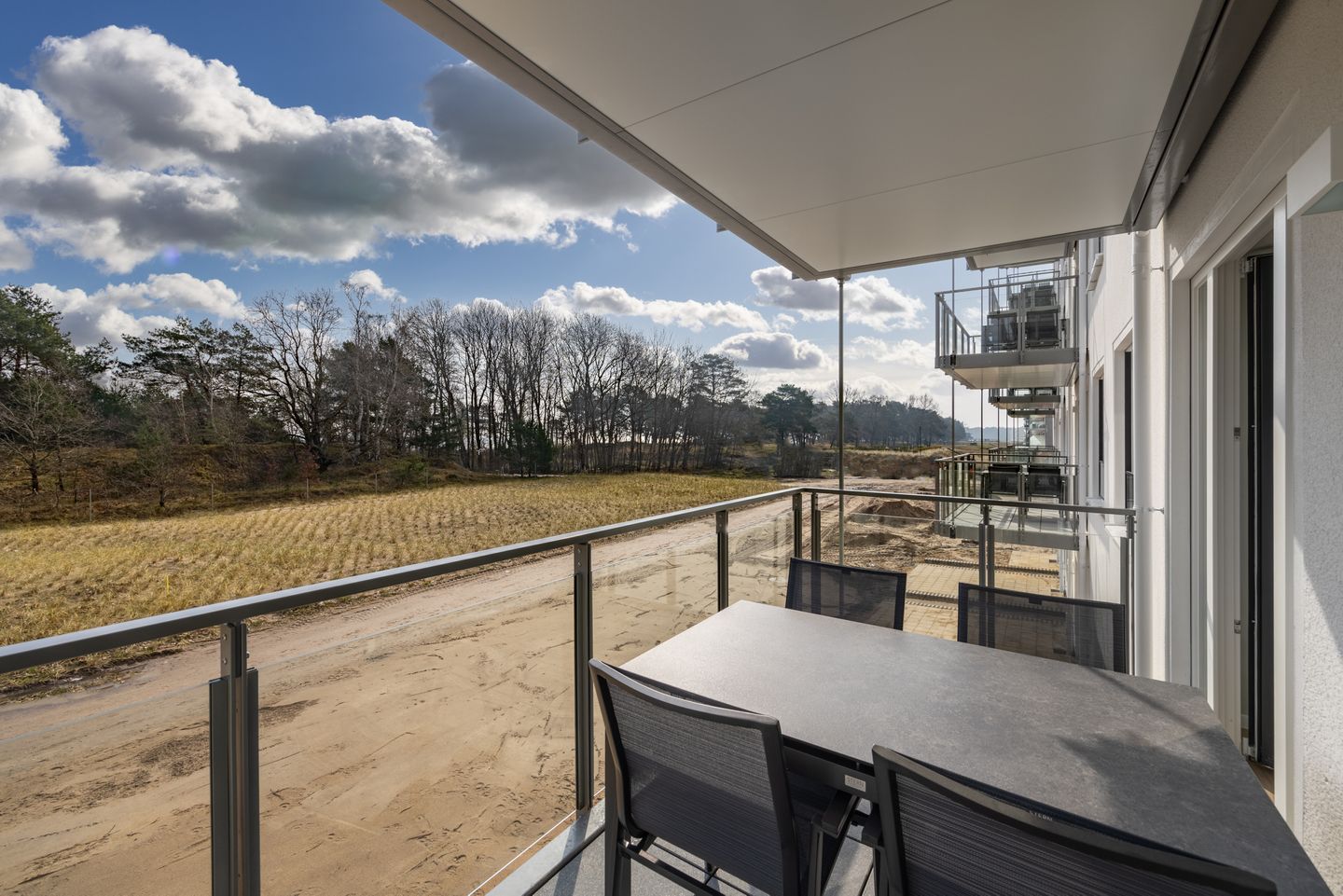 Strandresidenzen Binz-Prora Strandresidenzen Binz-Prora D1.2 Rügen - Überdachter Balkon mit Sitzgelegenheit