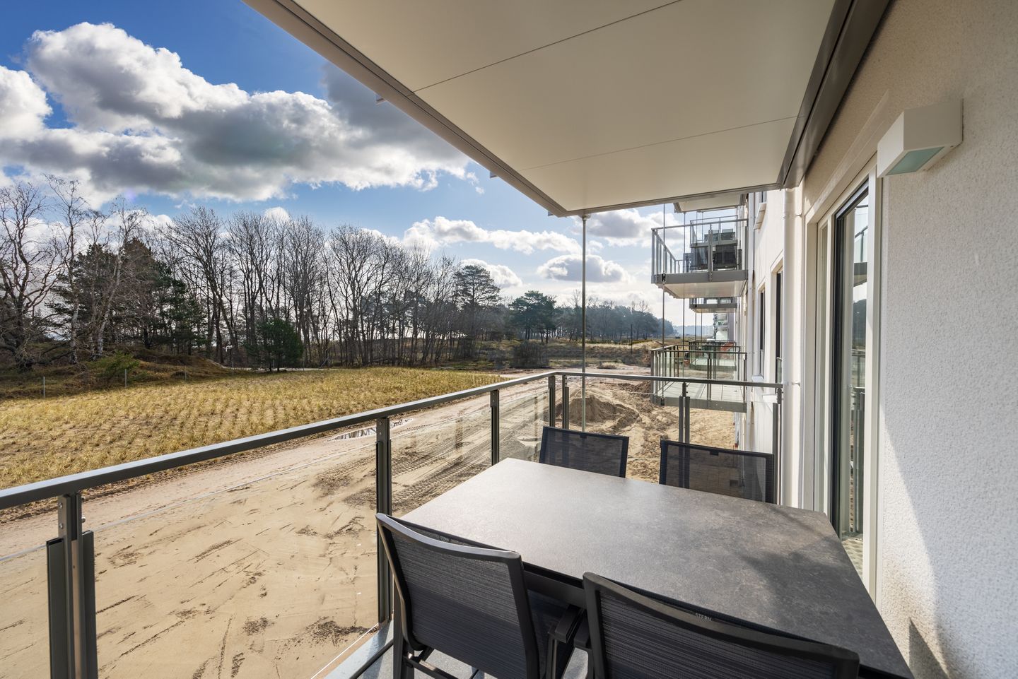 Strandresidenzen Binz-Prora Strandresidenzen Binz-Prora D1.3 Rügen - Überdachter Balkon mit Sitzgelegenheit