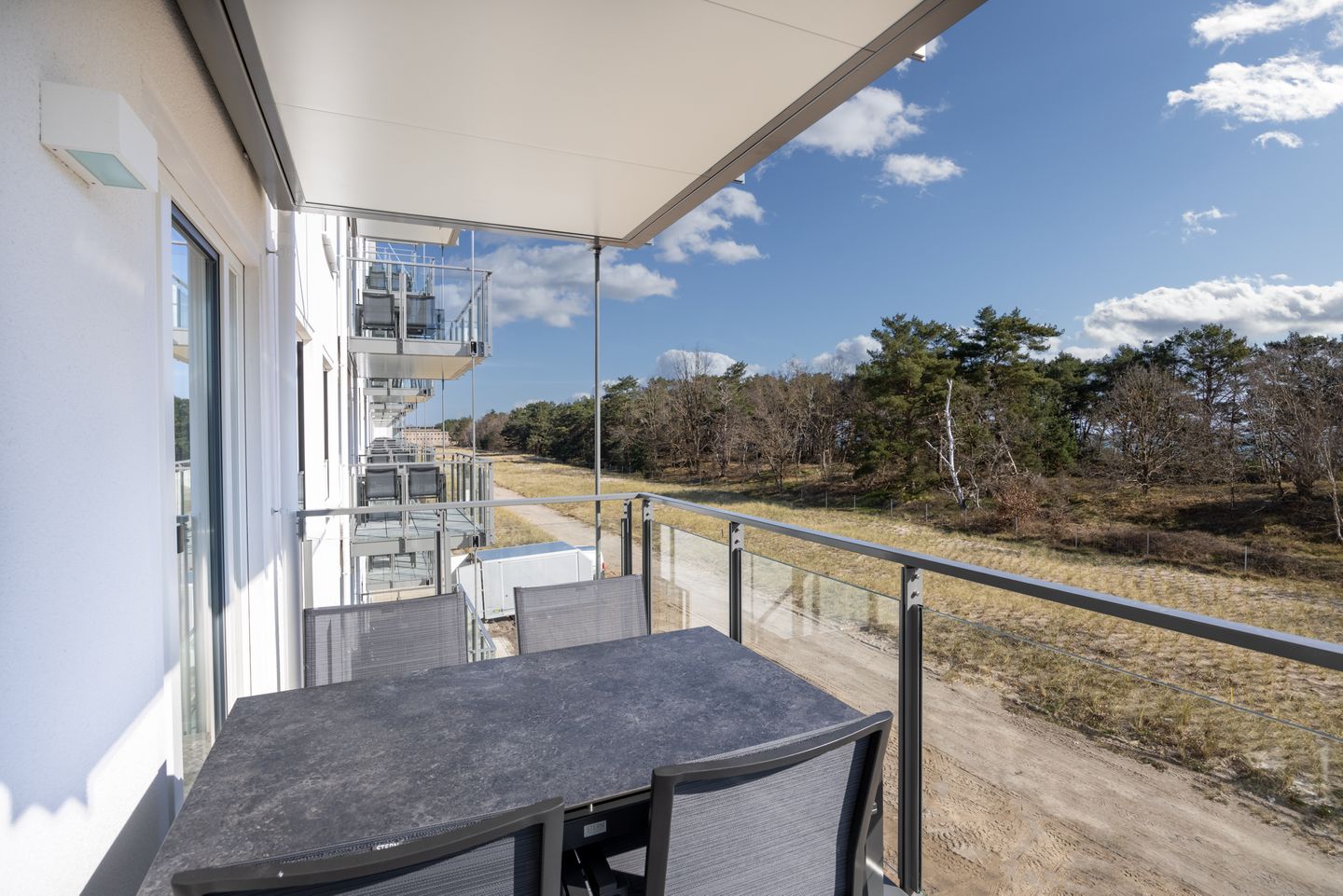 Strandresidenzen Binz-Prora Strandresidenzen Binz-Prora D2.4 Rügen - Überdachter Balkon mit Sitzgelegenheit