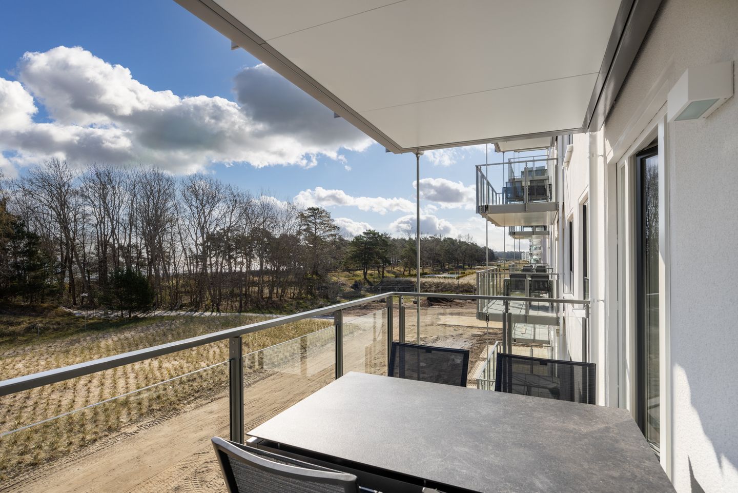 Strandresidenzen Binz-Prora Strandresidenzen Binz-Prora D2.4 Rügen - Überdachter Balkon mit Sitzgelegenheit