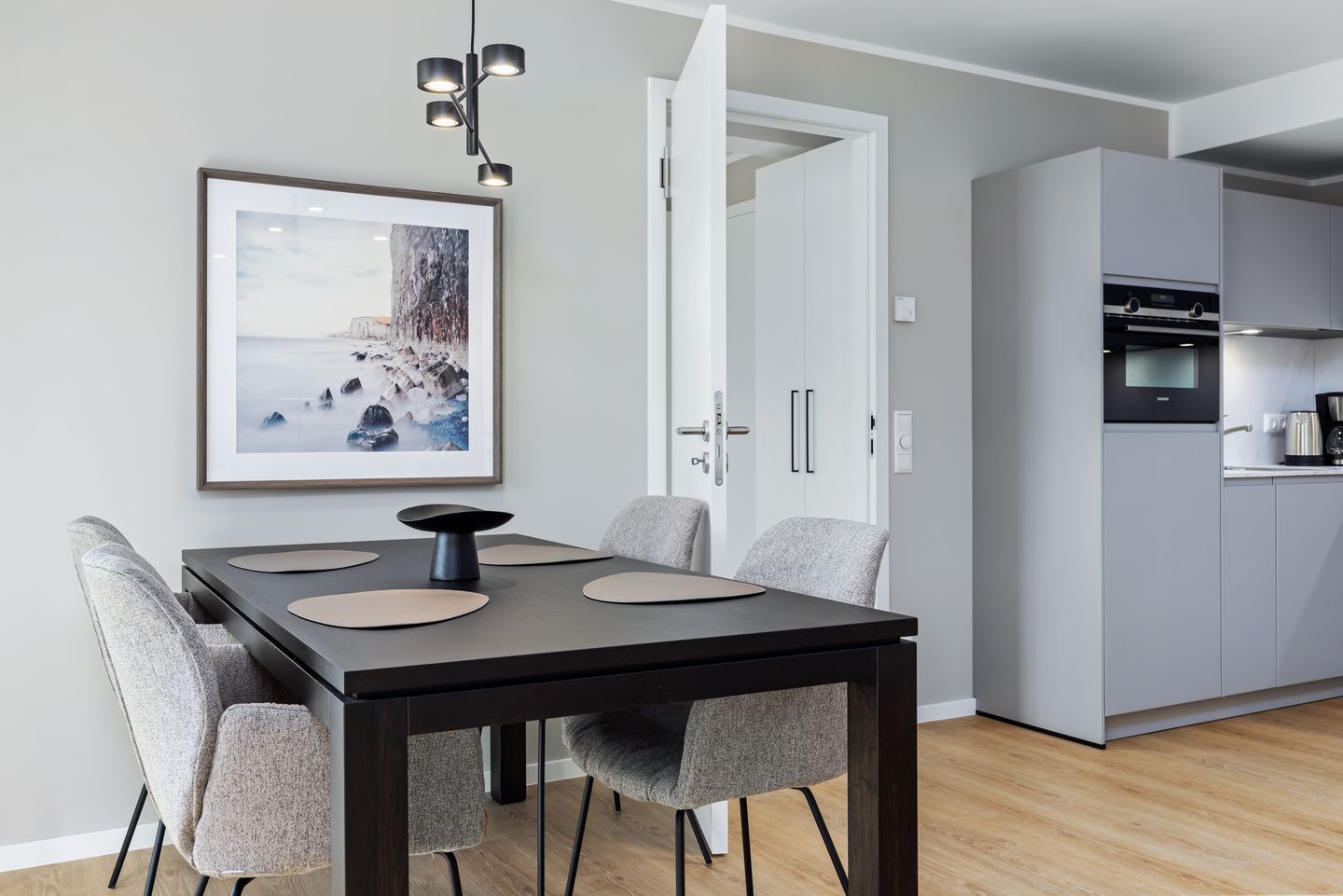 Strandresidenzen Binz-Prora Strandresidenzen Binz-Prora D2.4 Rügen - Wohn-Essbereich mit Couch