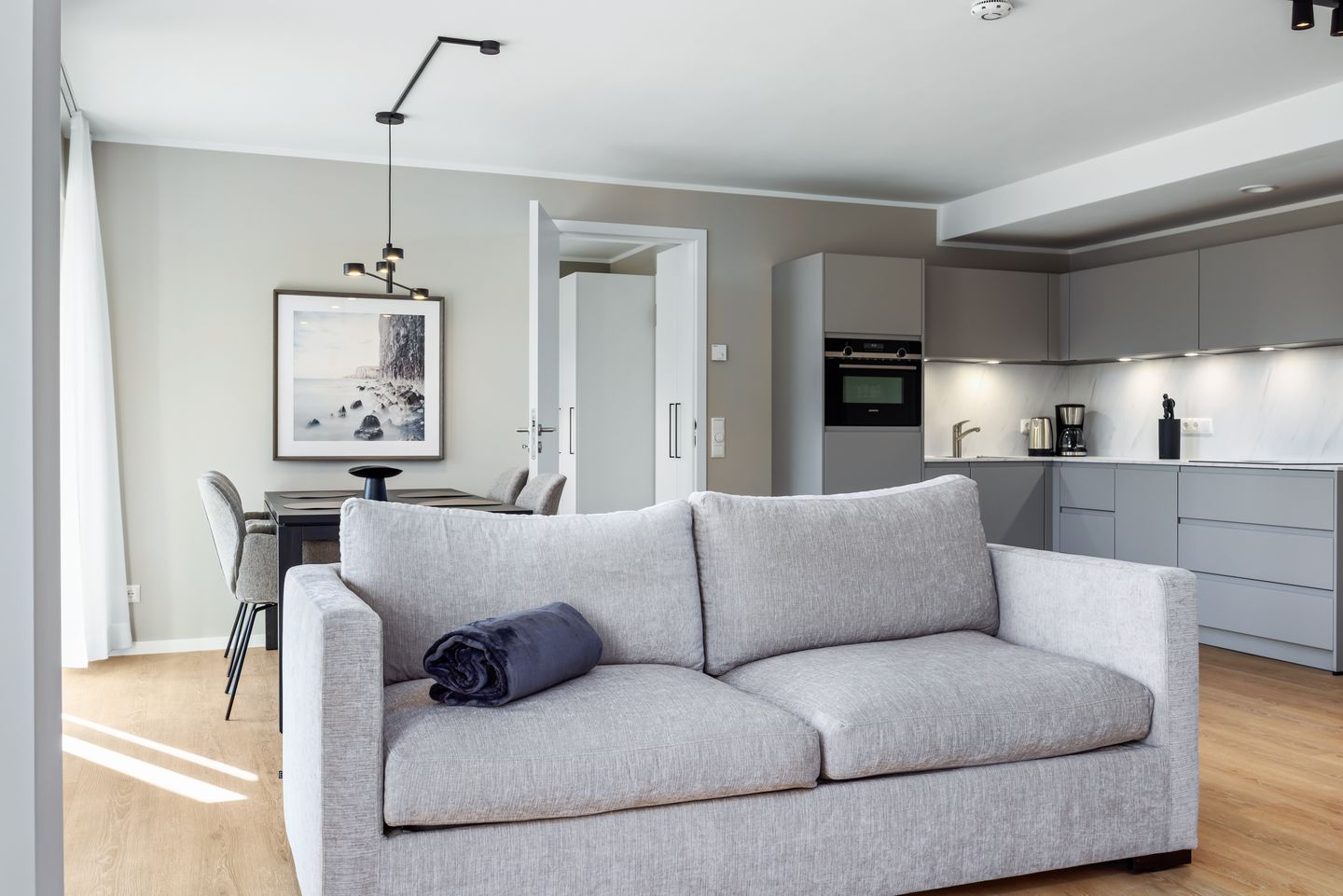 Strandresidenzen Binz-Prora Strandresidenzen Binz-Prora D2.4 Rügen - Wohn-Essbereich mit Couch