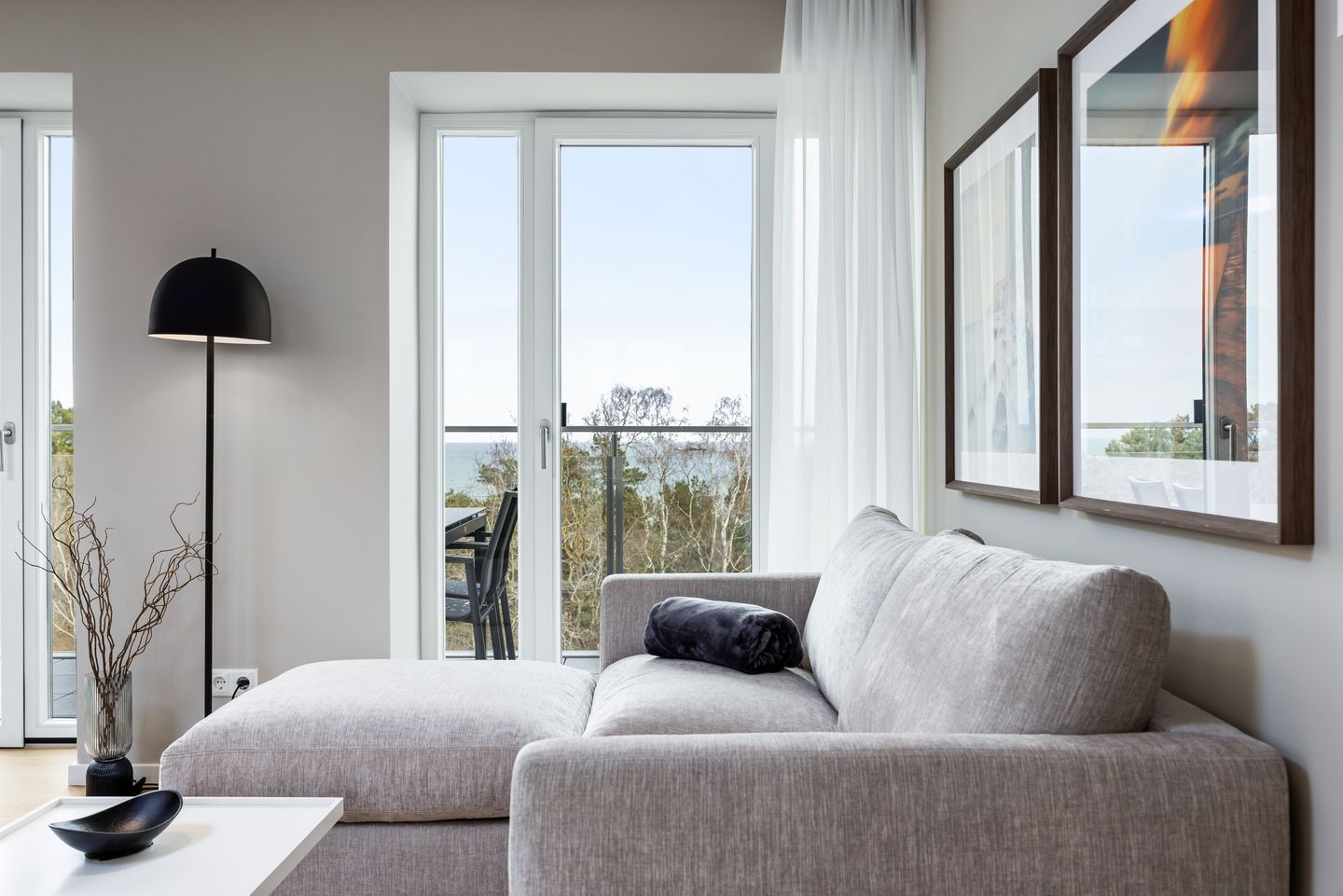 Strandresidenzen Binz-Prora Strandresidenzen Binz-Prora D5.5 Rügen - Wohn-Essbereich mit Couch