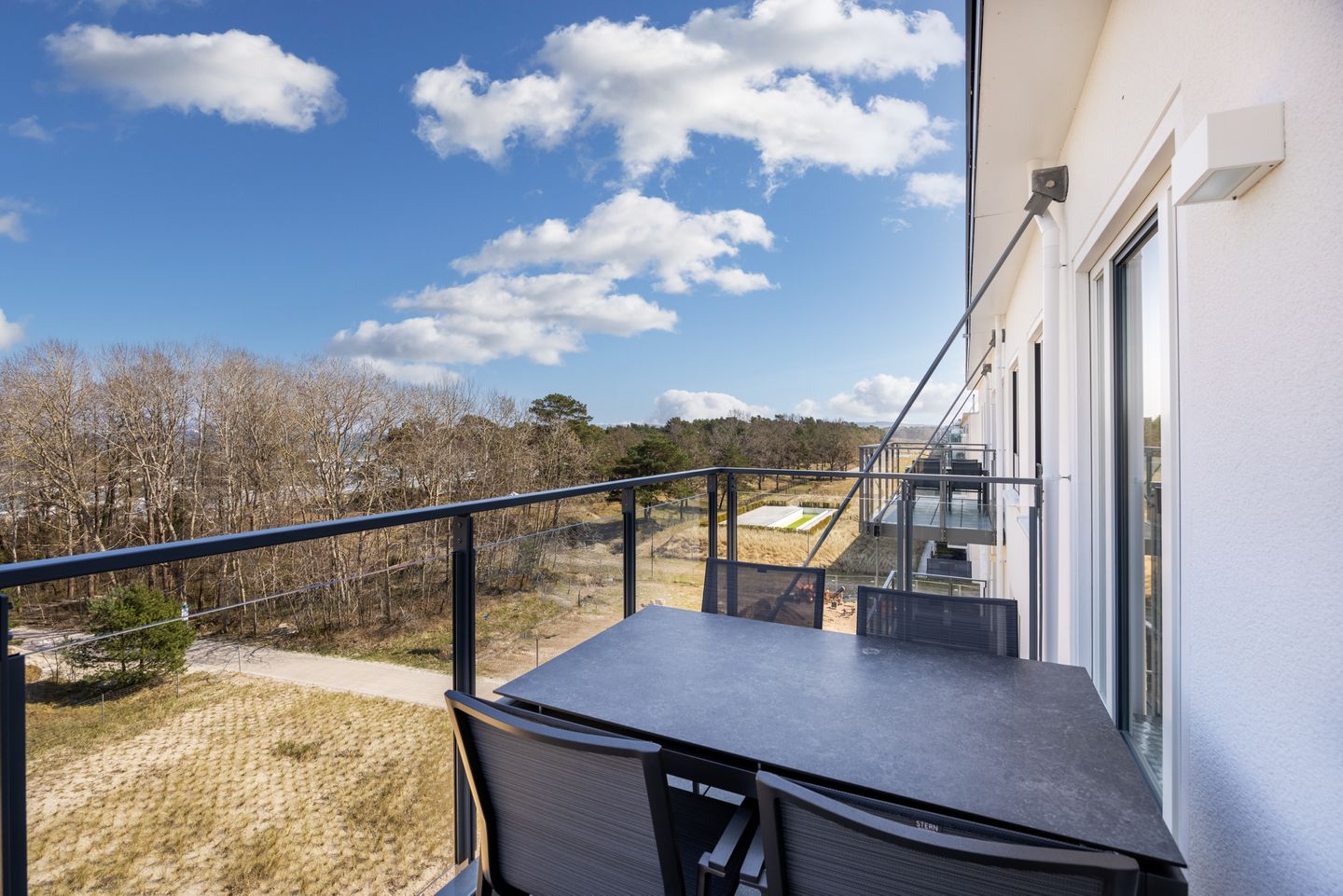 Strandresidenzen Binz-Prora Strandresidenzen Binz-Prora D5.5 Rügen - Balkon mit Gartenmöbeln