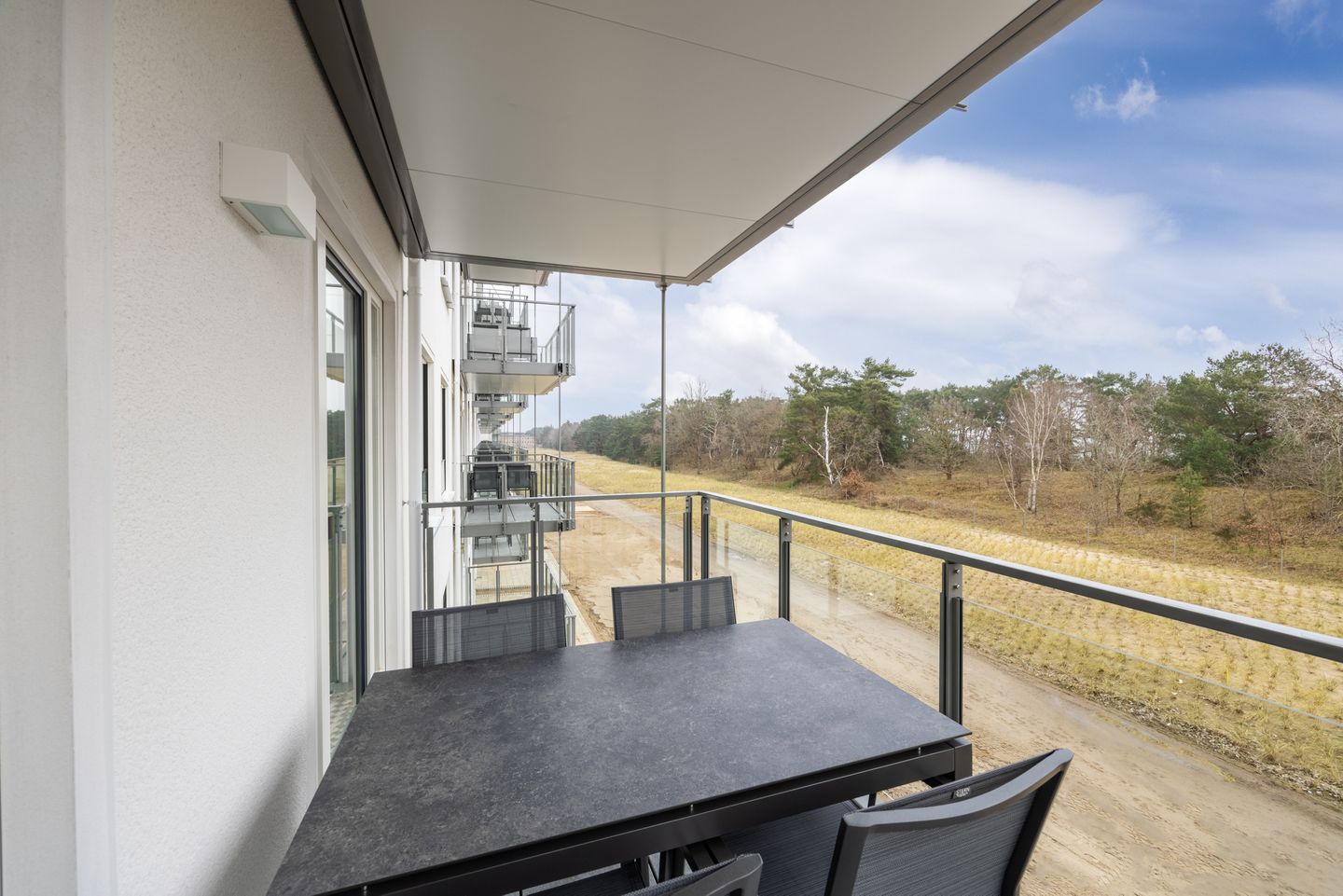 Strandresidenzen Binz-Prora Strandresidenzen Binz-Prora V2.1 Rügen - Überdachter Balkon mit Sitzgelegenheit