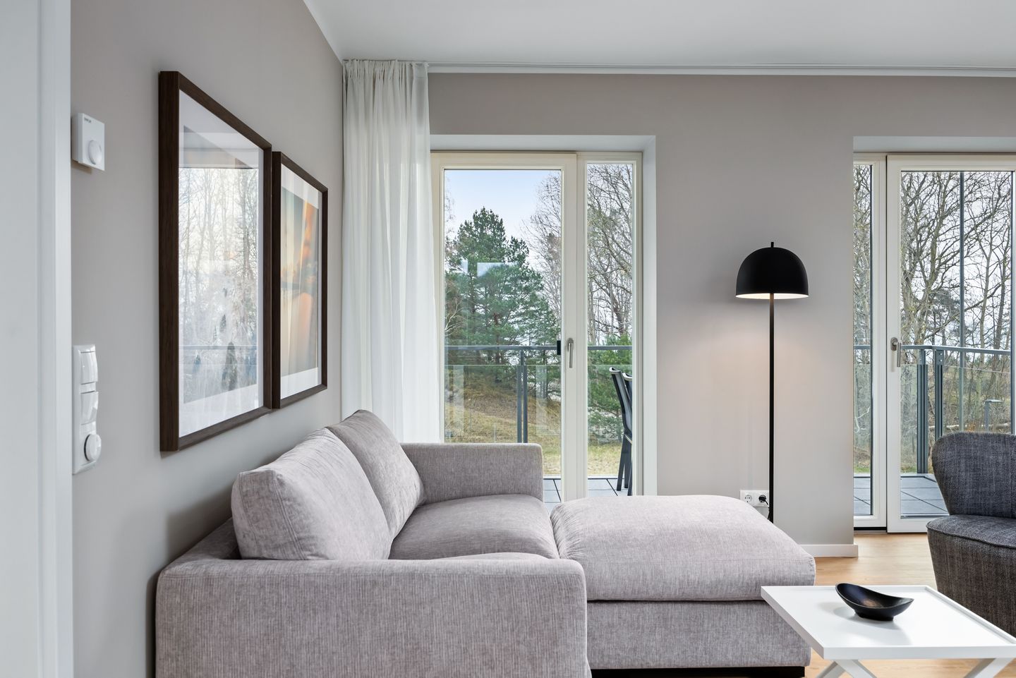 Strandresidenzen Binz-Prora Strandresidenzen Binz-Prora V2.1 Rügen - Wohn-Essbereich mit Couch