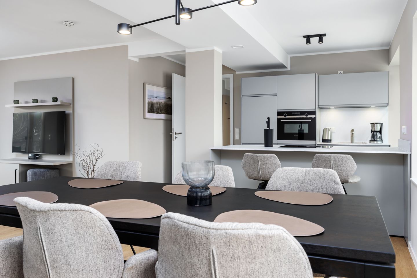 Strandresidenzen Binz-Prora Strandresidenzen Binz-Prora V2.1 Rügen - Wohn-Essbereich mit Couch