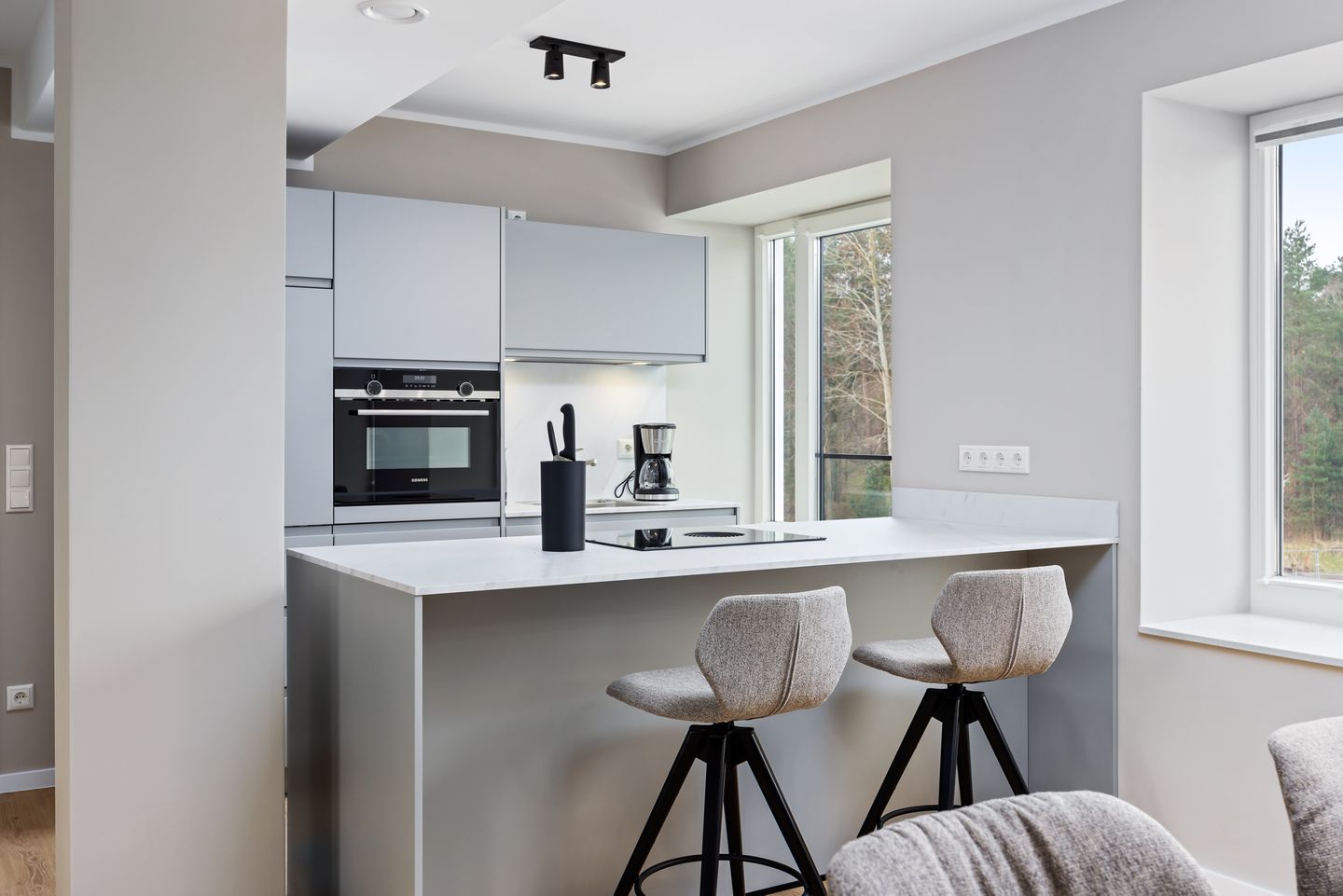 Strandresidenzen Binz-Prora Strandresidenzen Binz-Prora V2.1 Rügen - Wohn-Essbereich mit Couch