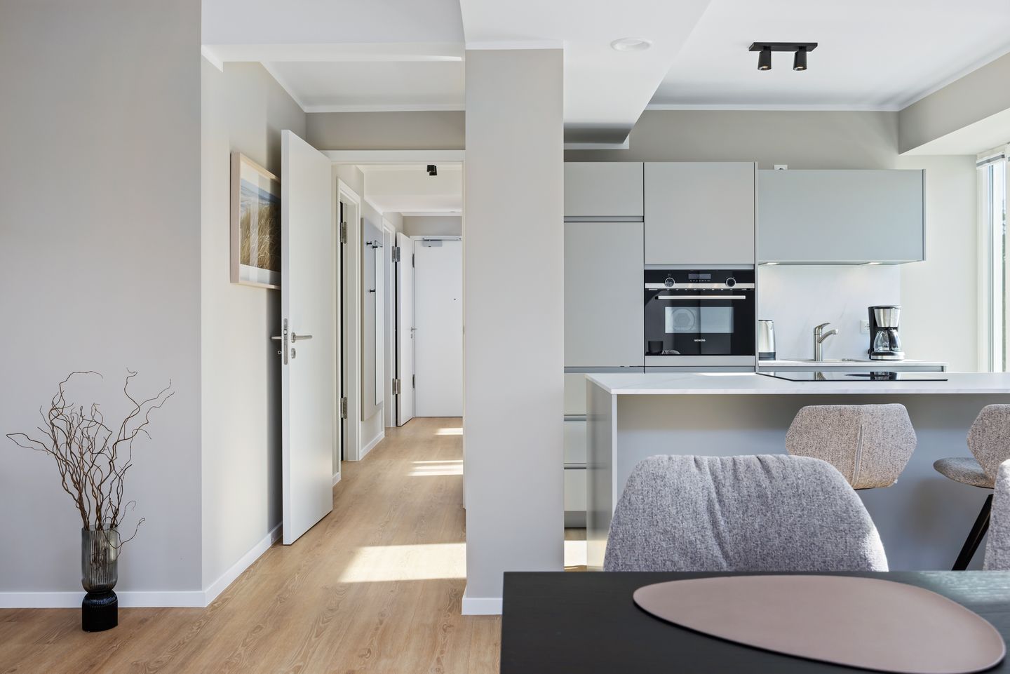 Strandresidenzen Binz-Prora Strandresidenzen Binz-Prora V3.1 Rügen - Wohn-Essbereich mit Couch