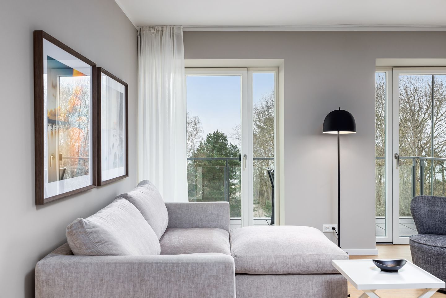 Strandresidenzen Binz-Prora Strandresidenzen Binz-Prora V4.1 Rügen - Wohn-Essbereich mit Couch