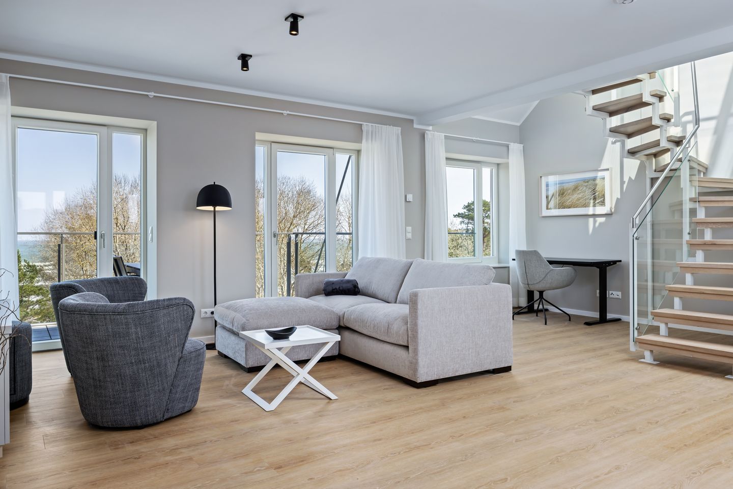 Strandresidenzen Binz-Prora Strandresidenzen Binz-Prora V5.1 Rügen - Wohn-Essbereich mit Couch