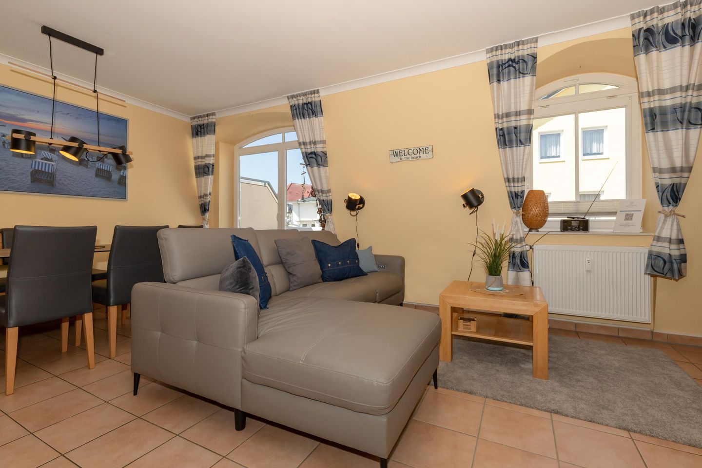 Apartment-Residenz Ostseestrand Apartment-Residenz Ostseestrand 32 Kühlungsborn - Wohn-Essbereich mit Couch