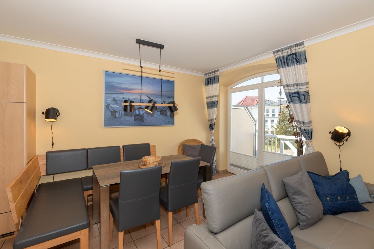 Apartment-Residenz Ostseestrand Apartment-Residenz Ostseestrand 32 Kühlungsborn - Wohn-Essbereich mit Couch