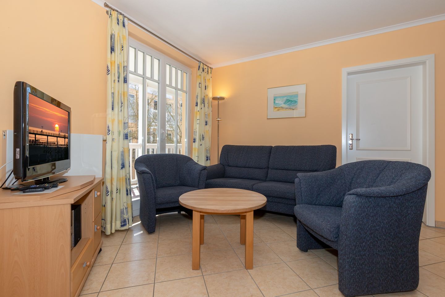 Dünenschloss Dünenschloss 2-09 Kühlungsborn - Wohn-Essbereich mit Couch