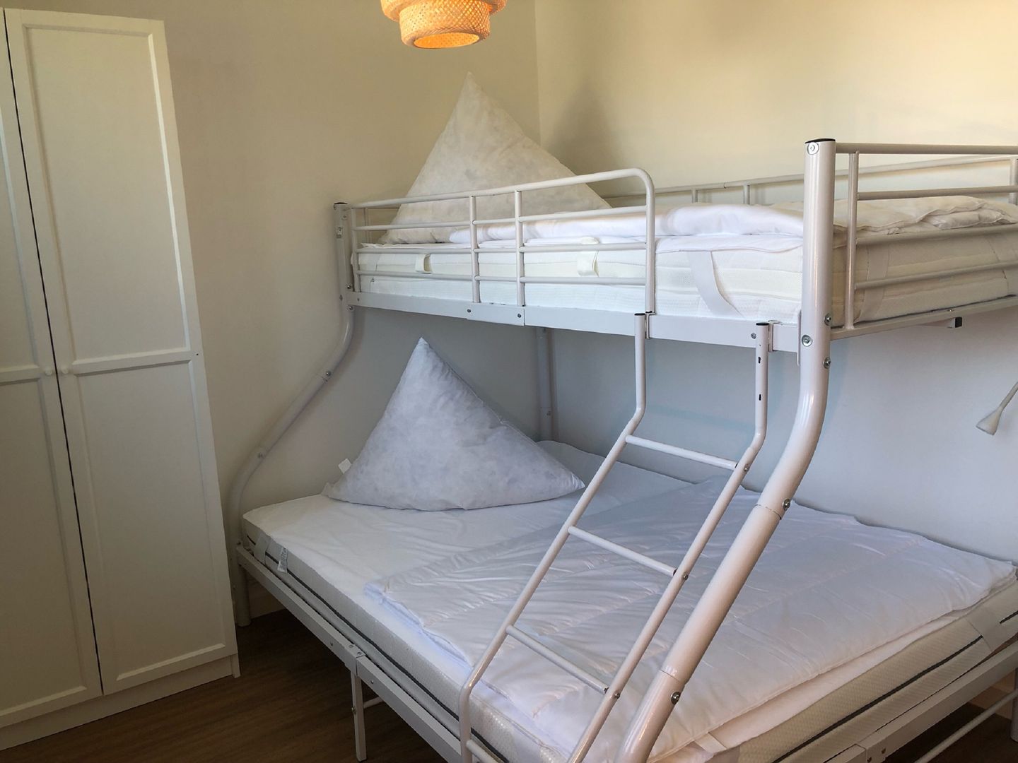  Zur Oie 27 "Westwind" (links) Fischland-Darss-Zingst - 