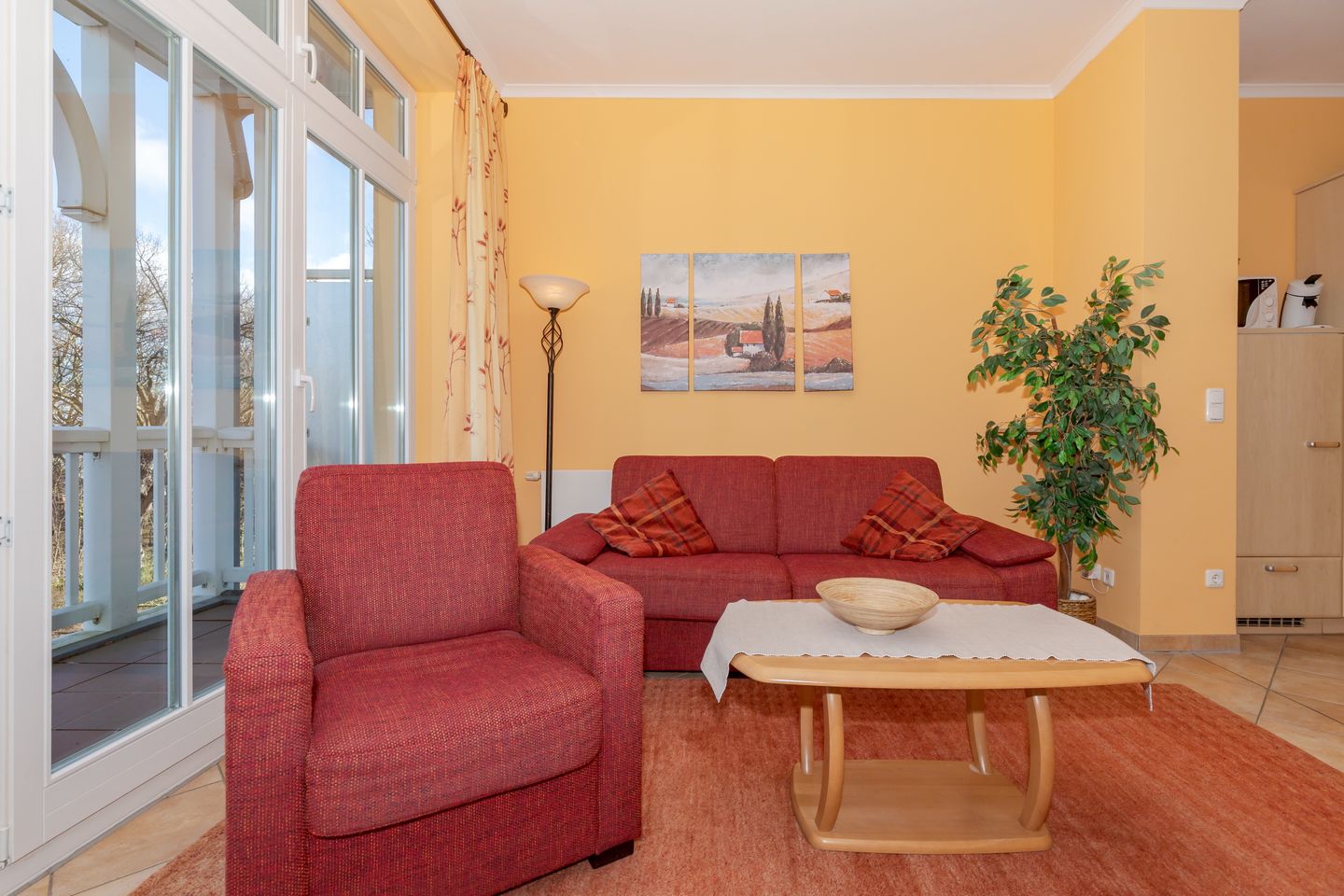 Dünenschloss Dünenschloss 1-26 Kühlungsborn - Wohn-Essbereich mit Couch