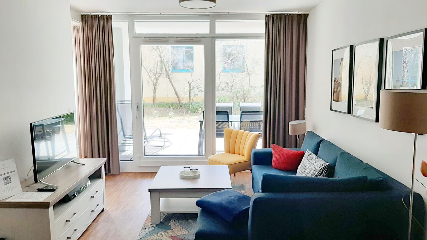 DünenResort Binz DünenResort Binz 413 Rügen - Wohn-Essbereich mit Couch