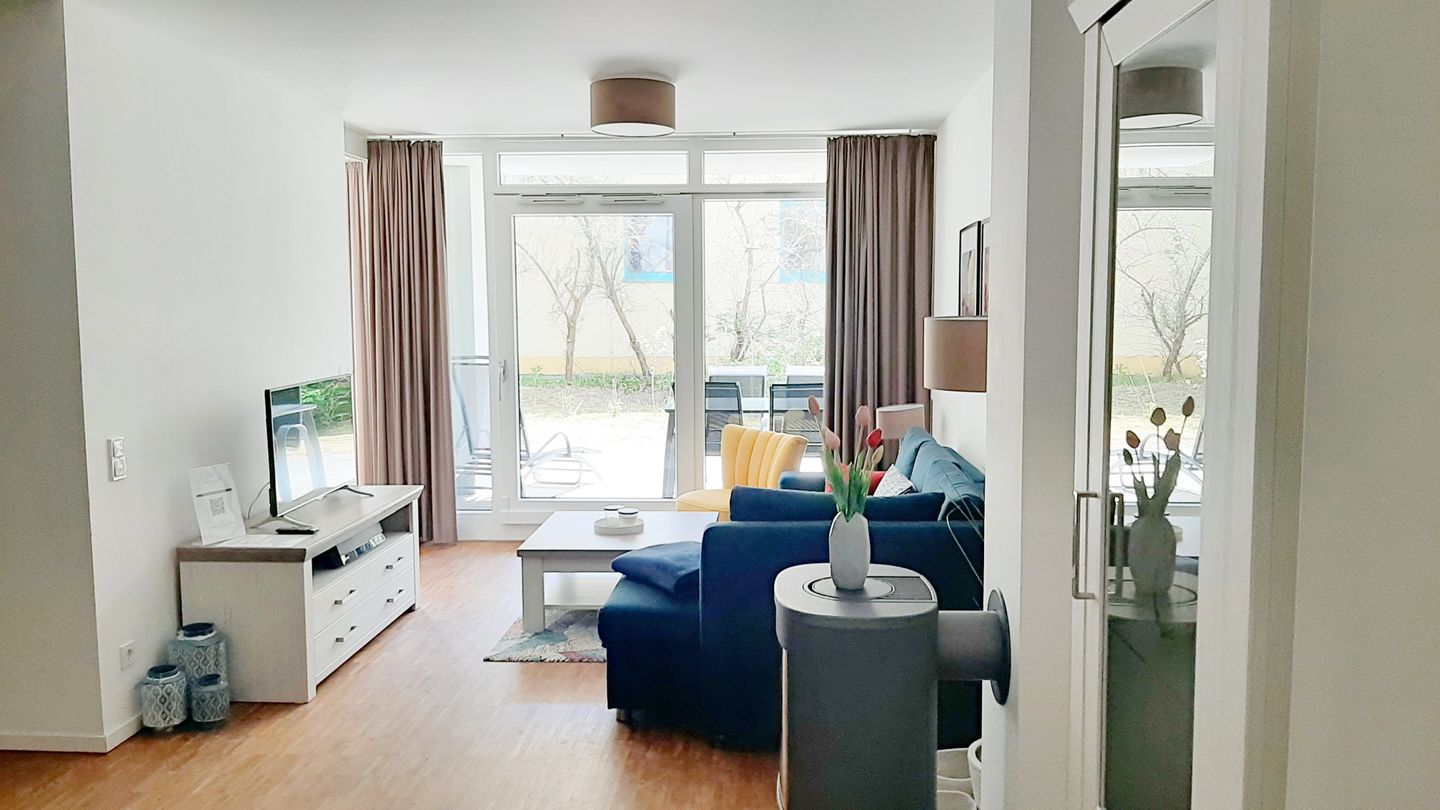 DünenResort Binz DünenResort Binz 413 Rügen - Wohn-Essbereich mit Couch