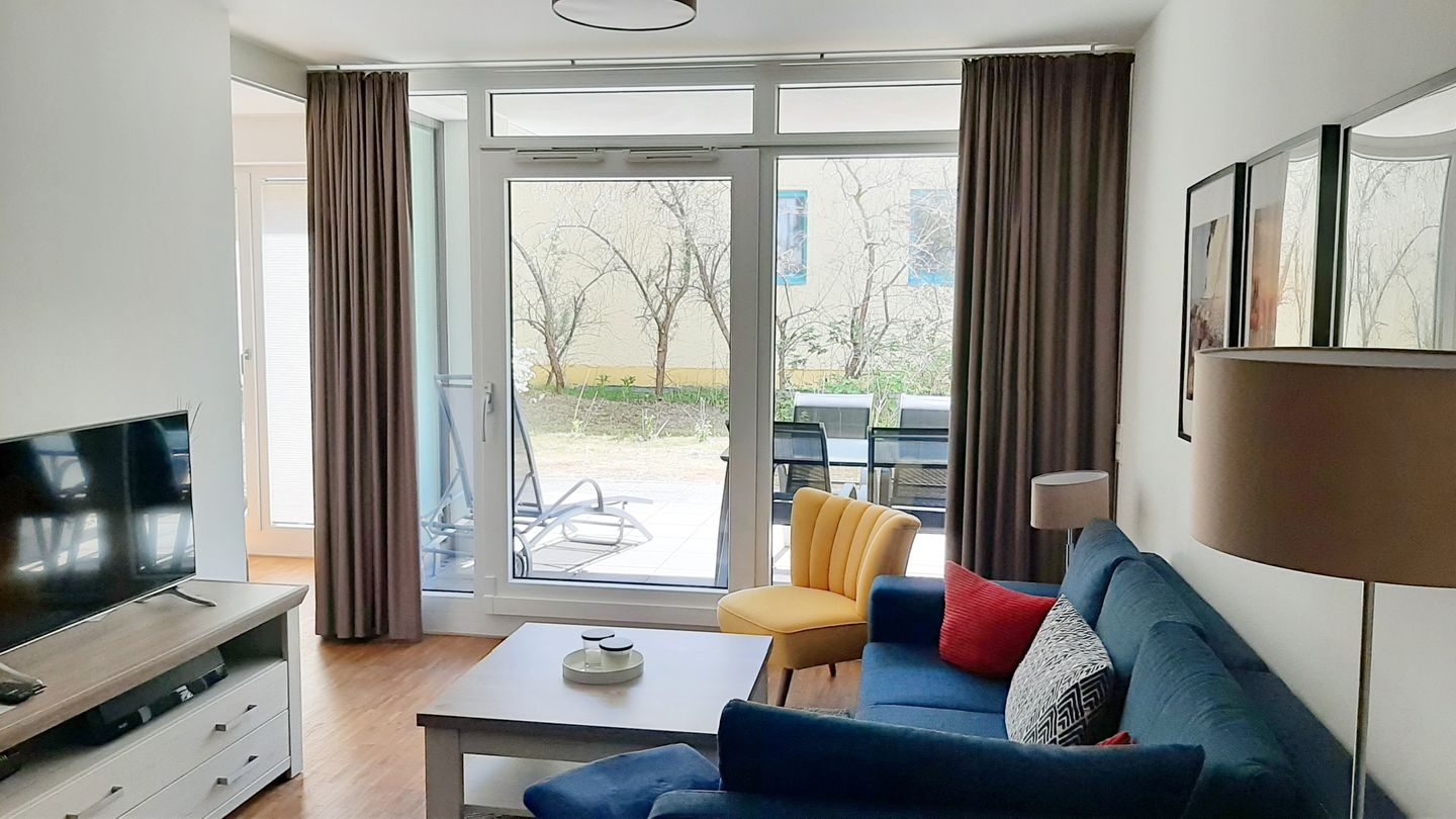 DünenResort Binz DünenResort Binz 413 Rügen - Wohn-Essbereich mit Couch