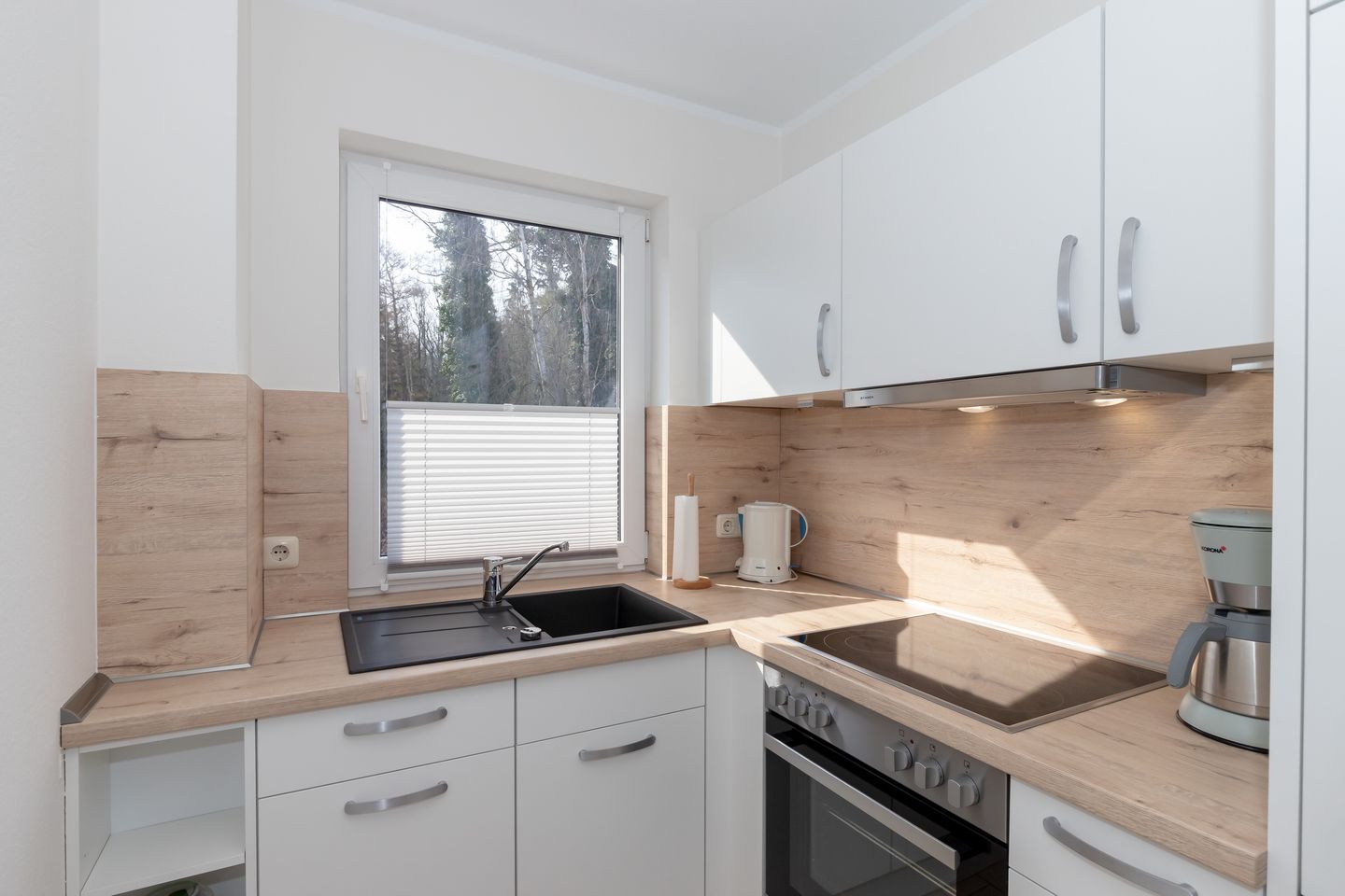 Ostseeallee 32b Ostseeallee 32b 1-1 Kühlungsborn - Küche mit Backofen und Geschirrspüler