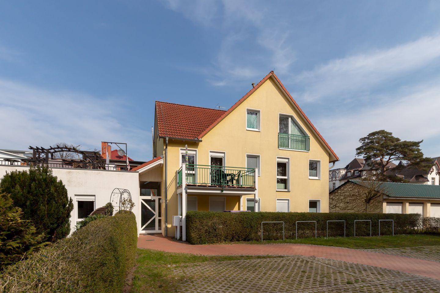 Ostseeallee 32b Ostseeallee 32b 1-1 Kühlungsborn - Balkon mit Gartenmöbeln