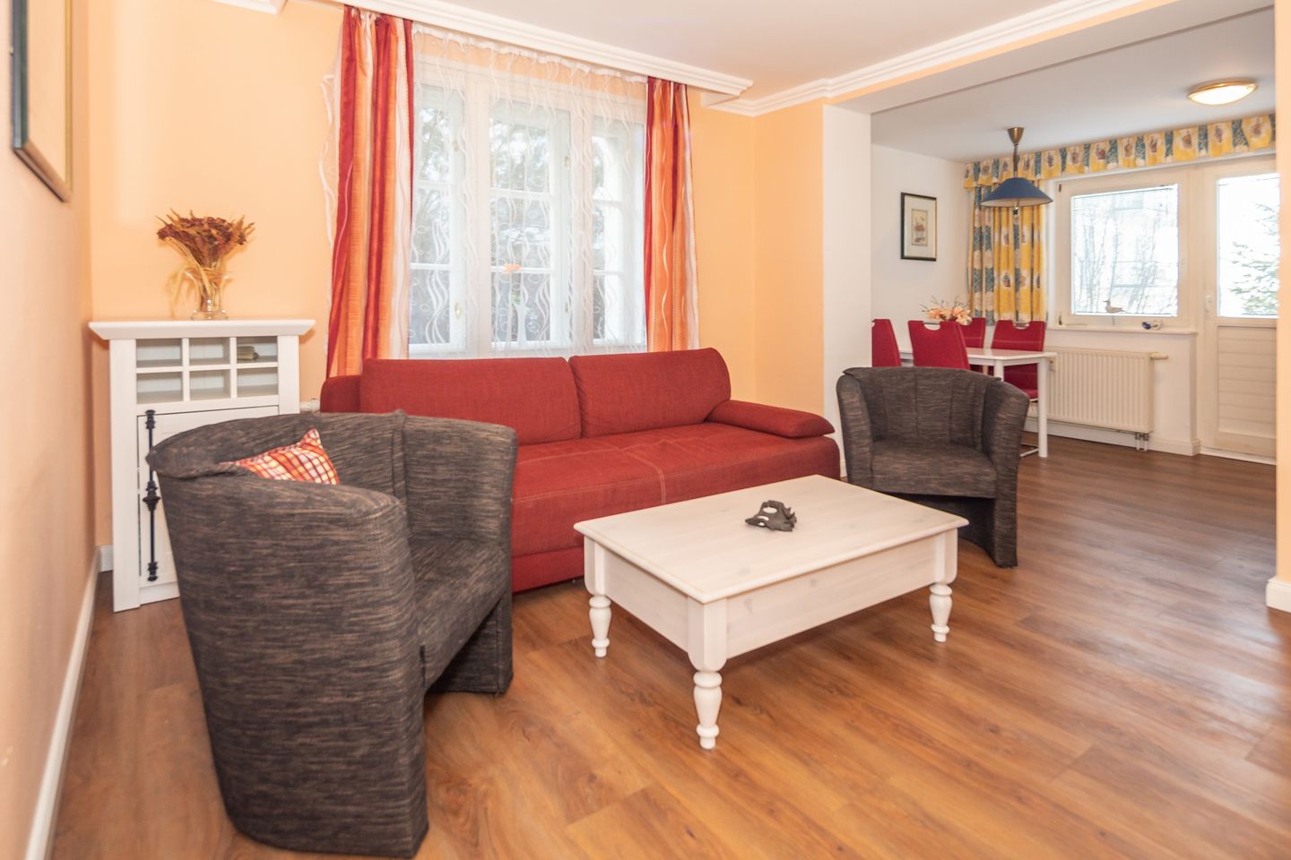 Seehof Seehof 2.0 Usedom - Wohn-Essbereich mit Couch