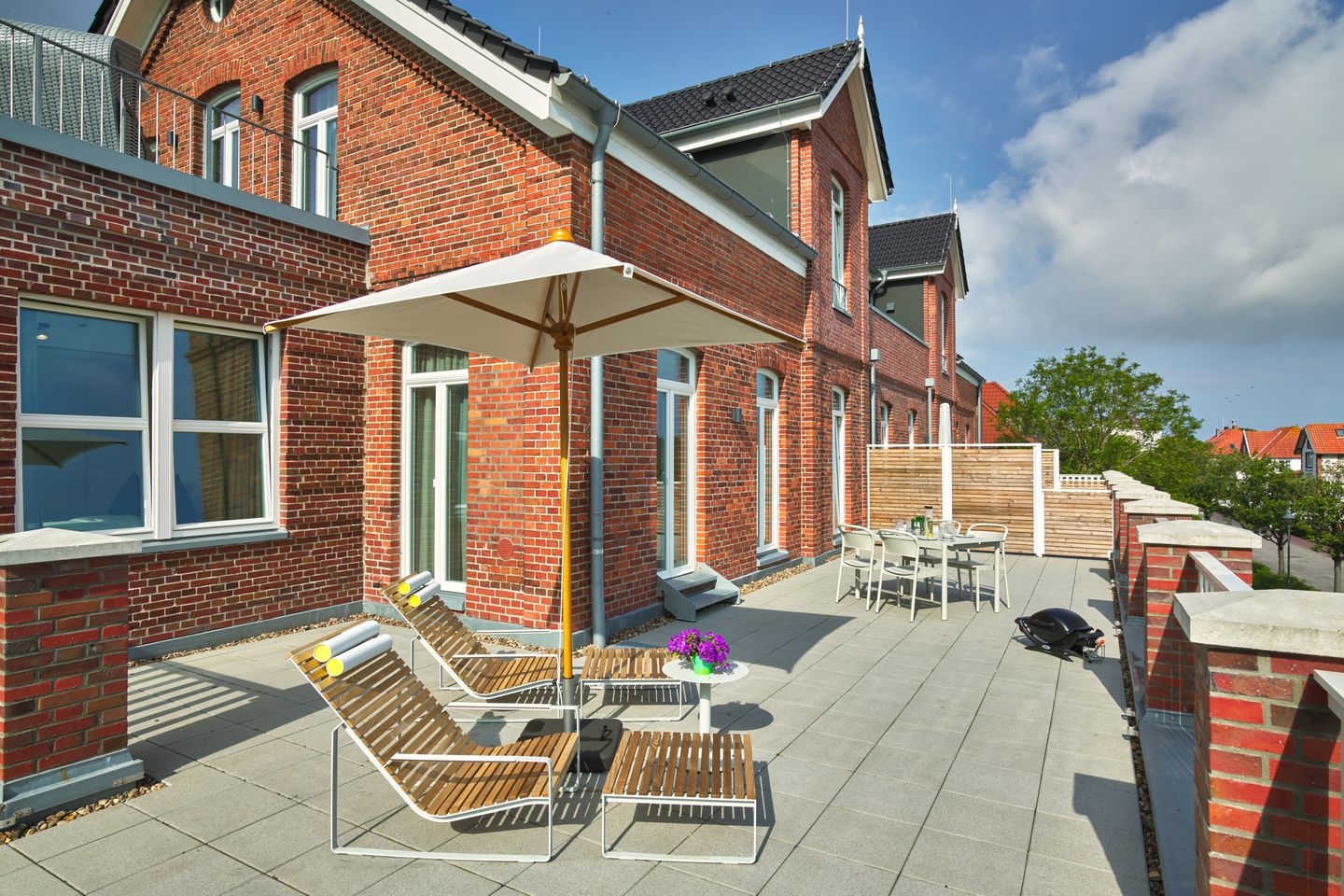 Lüttjeod Apartmentvilla Lüttjeod Apartmentvilla 08 Langeoog - Balkon mit Gartenmöbeln