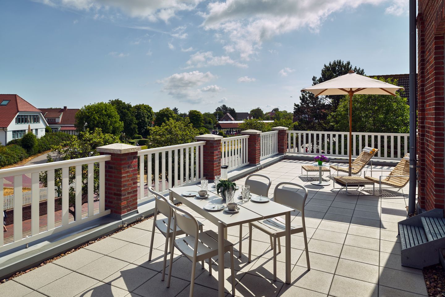 Lüttjeod Apartmentvilla Lüttjeod Apartmentvilla 08 Langeoog - Balkon mit Gartenmöbeln