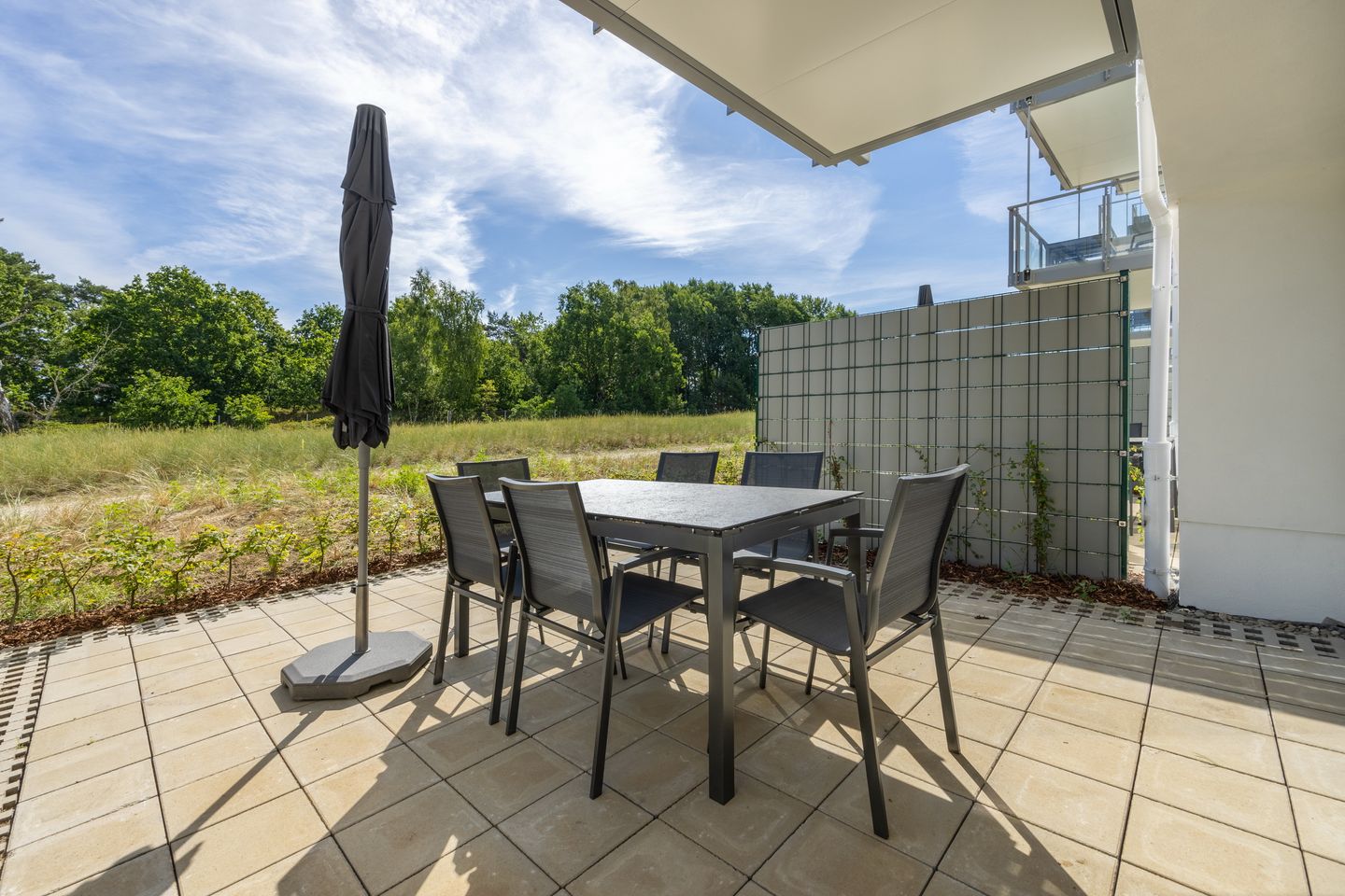 Strandresidenzen Binz-Prora Strandresidenzen Binz-Prora D0.1 Rügen - Terrasse mit Grünfläche